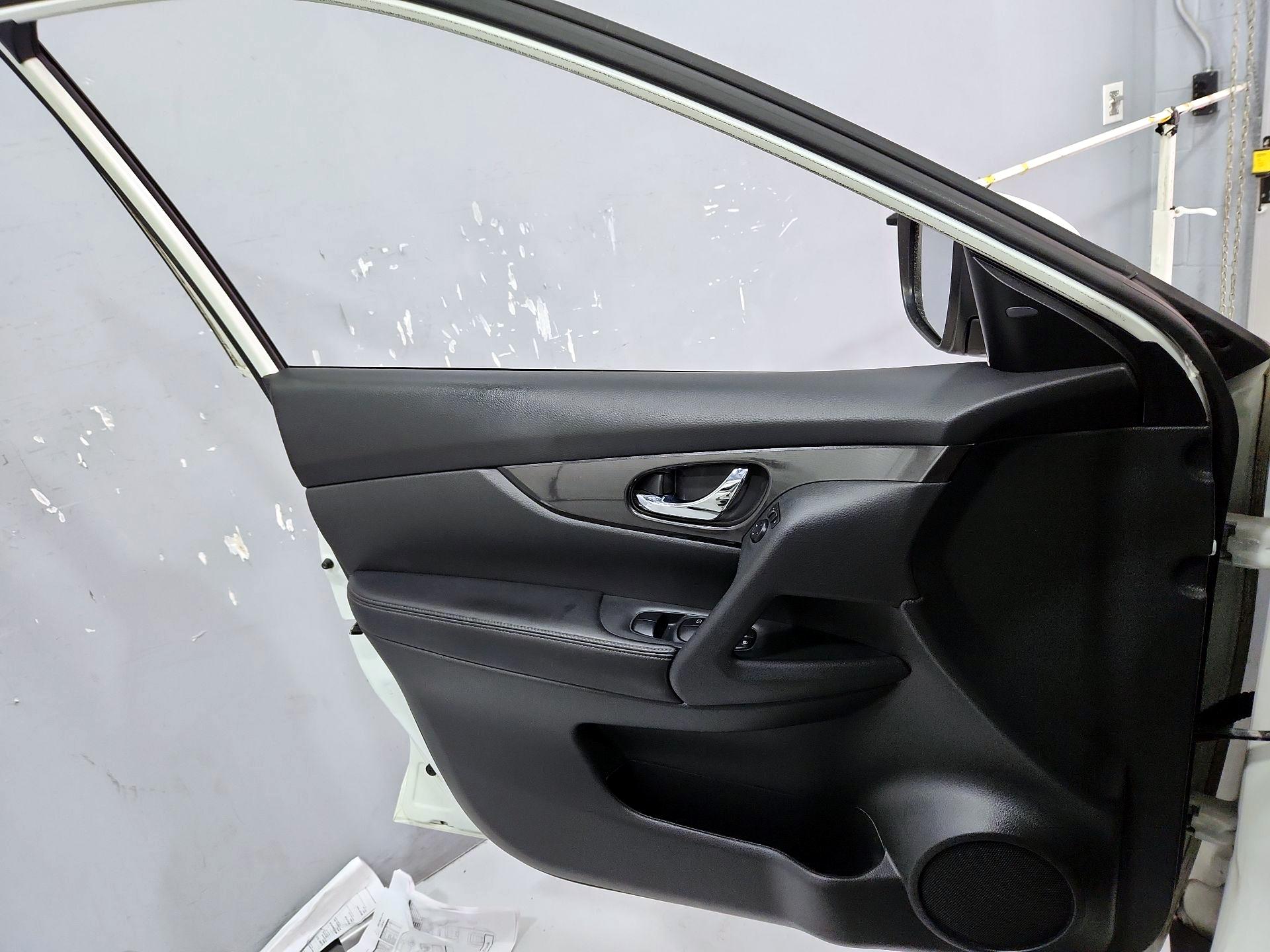 Thumbnail: 2017 Nissan Rogue - 12