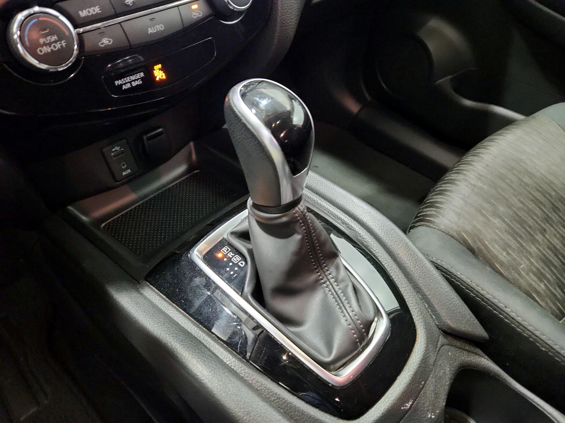 Thumbnail: 2017 Nissan Rogue - 18