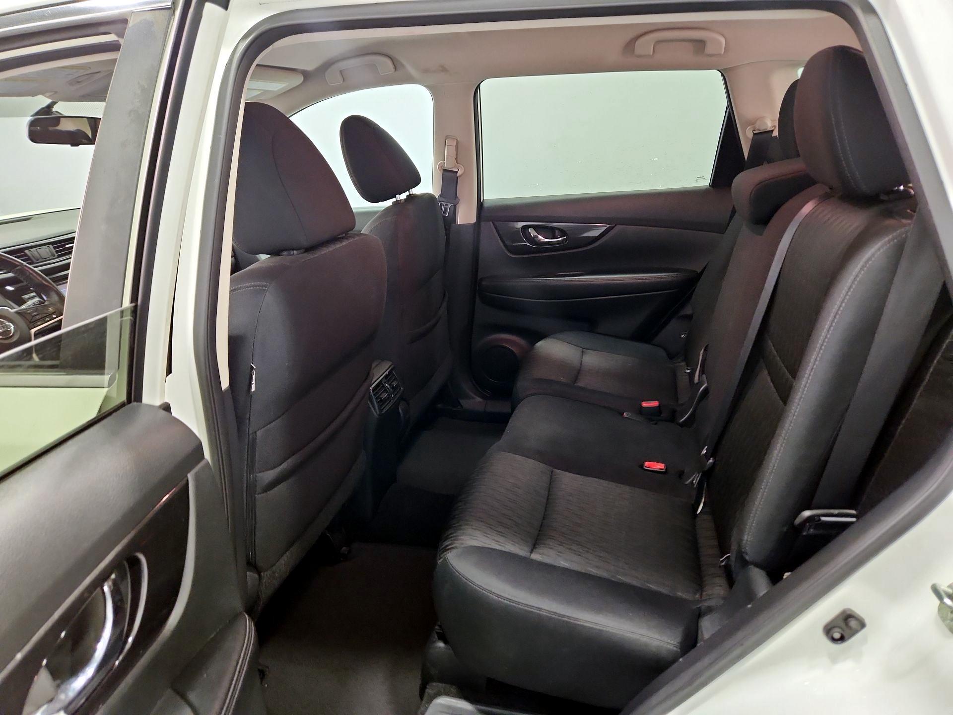 Thumbnail: 2017 Nissan Rogue - 20