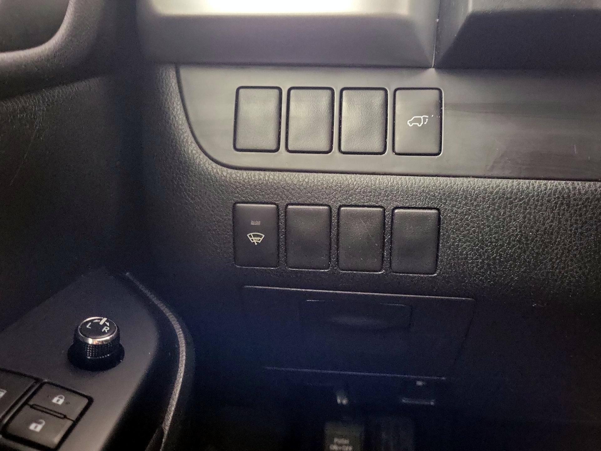 Thumbnail: 2016 Toyota Highlander - 11