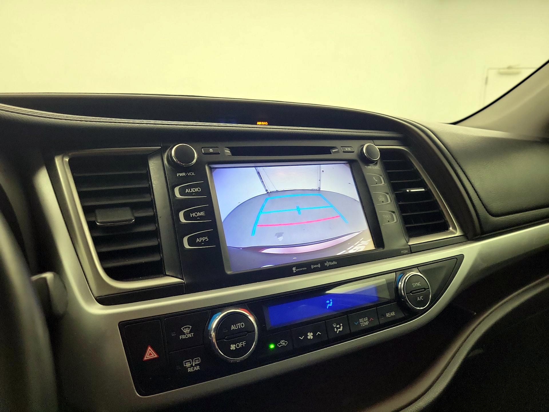 Thumbnail: 2016 Toyota Highlander - 12