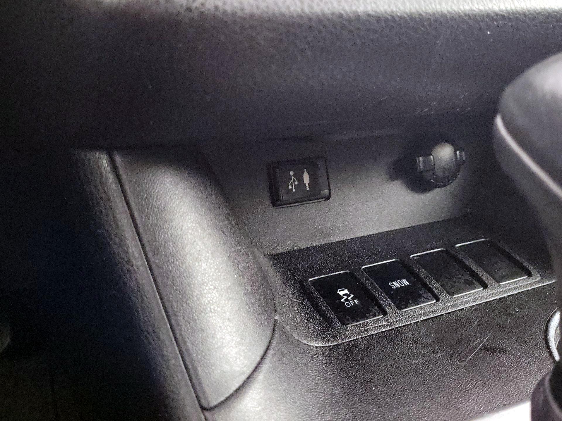 Thumbnail: 2016 Toyota Highlander - 16