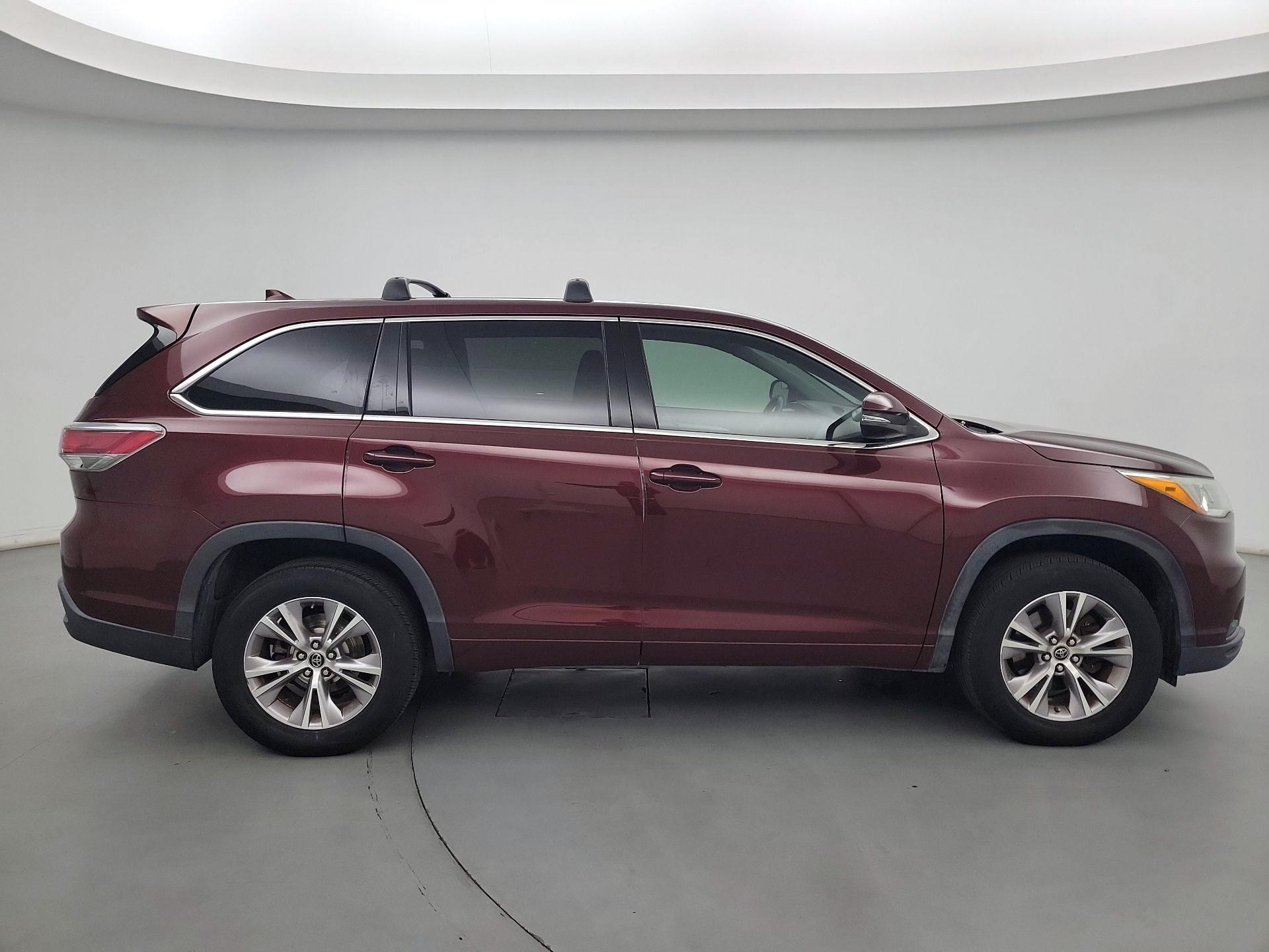 Thumbnail: 2016 Toyota Highlander - 4
