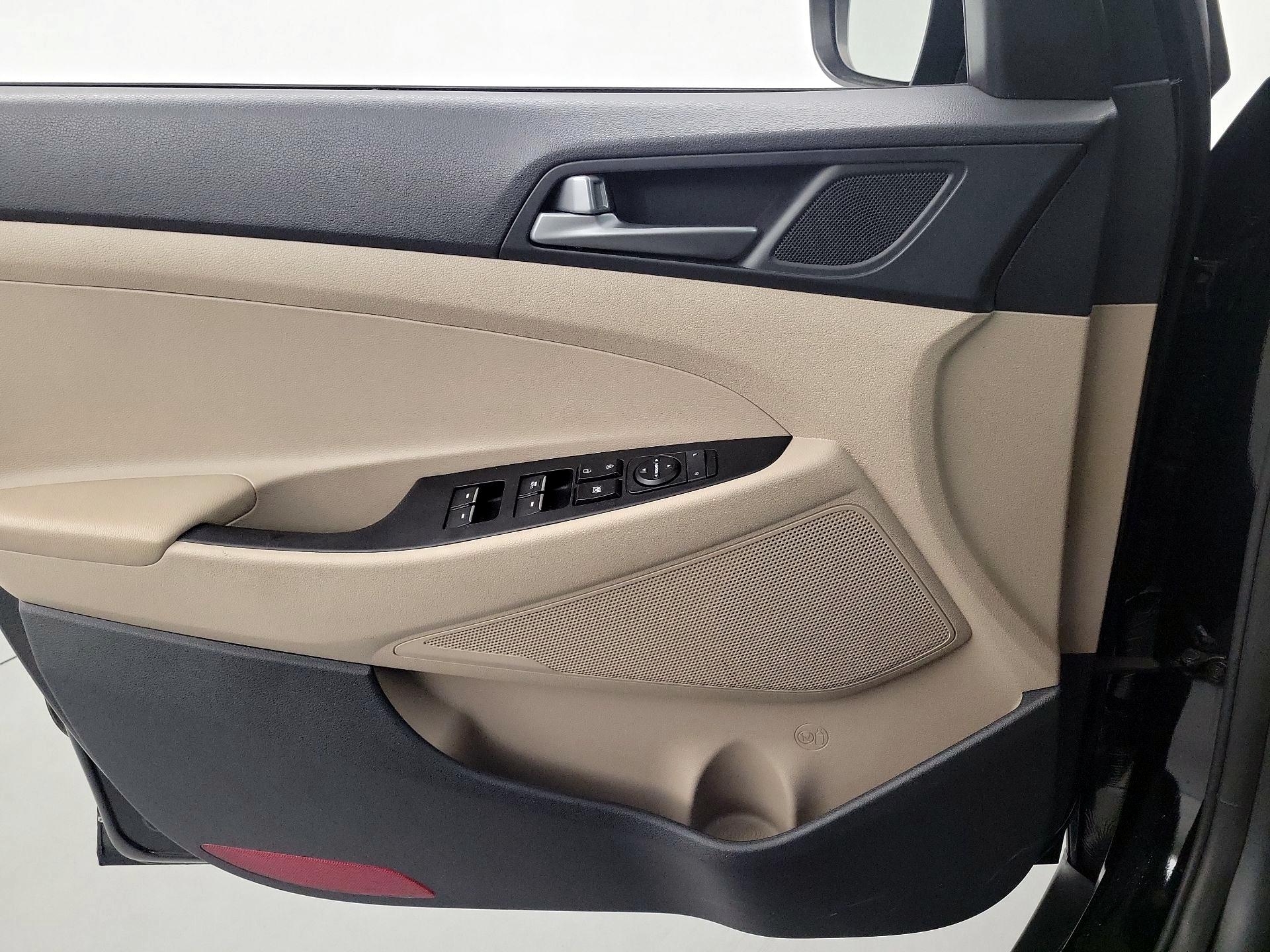 Thumbnail: 2016 Hyundai Tucson - 12
