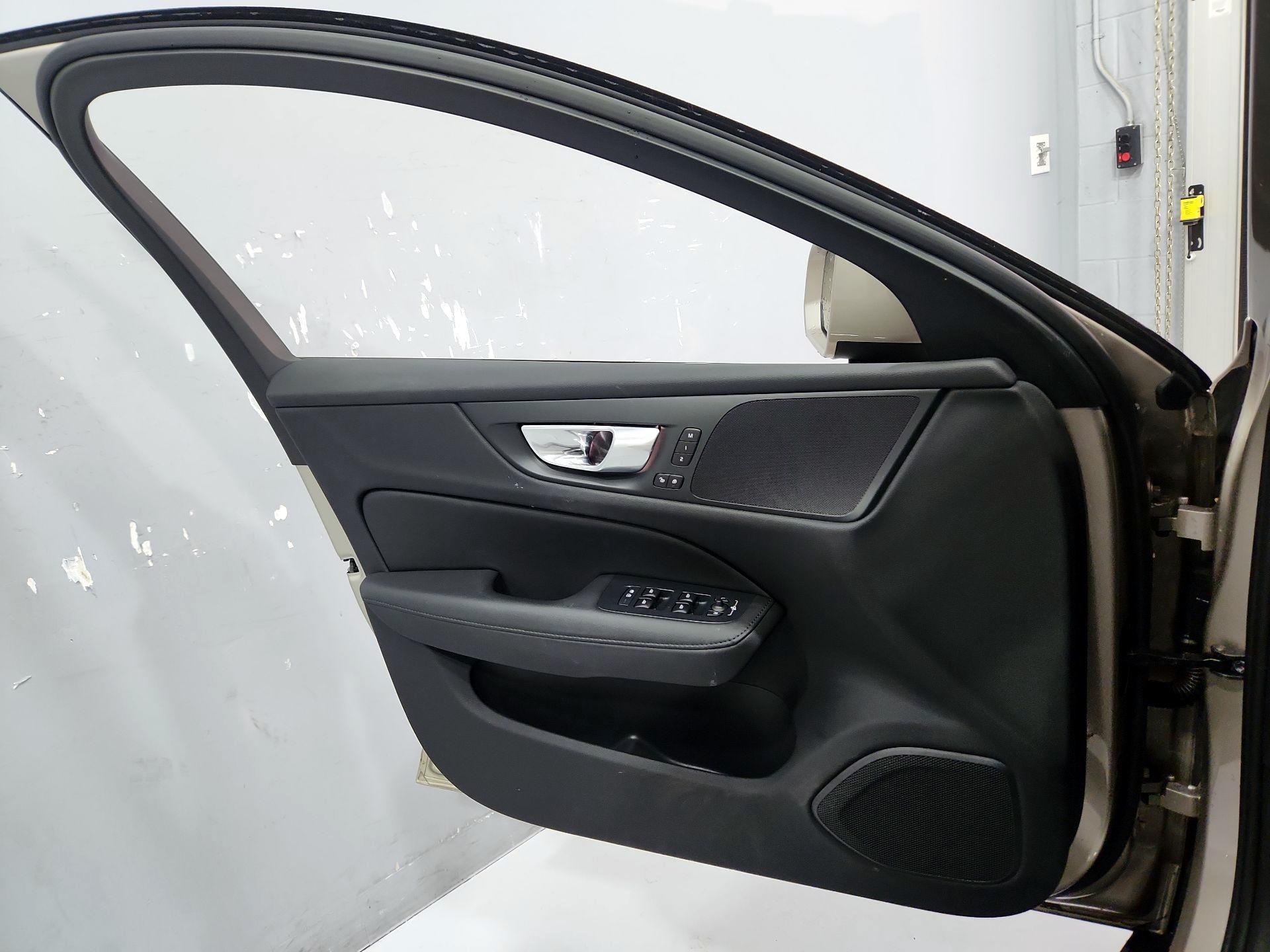 Thumbnail: 2024 Volvo S60 - 12