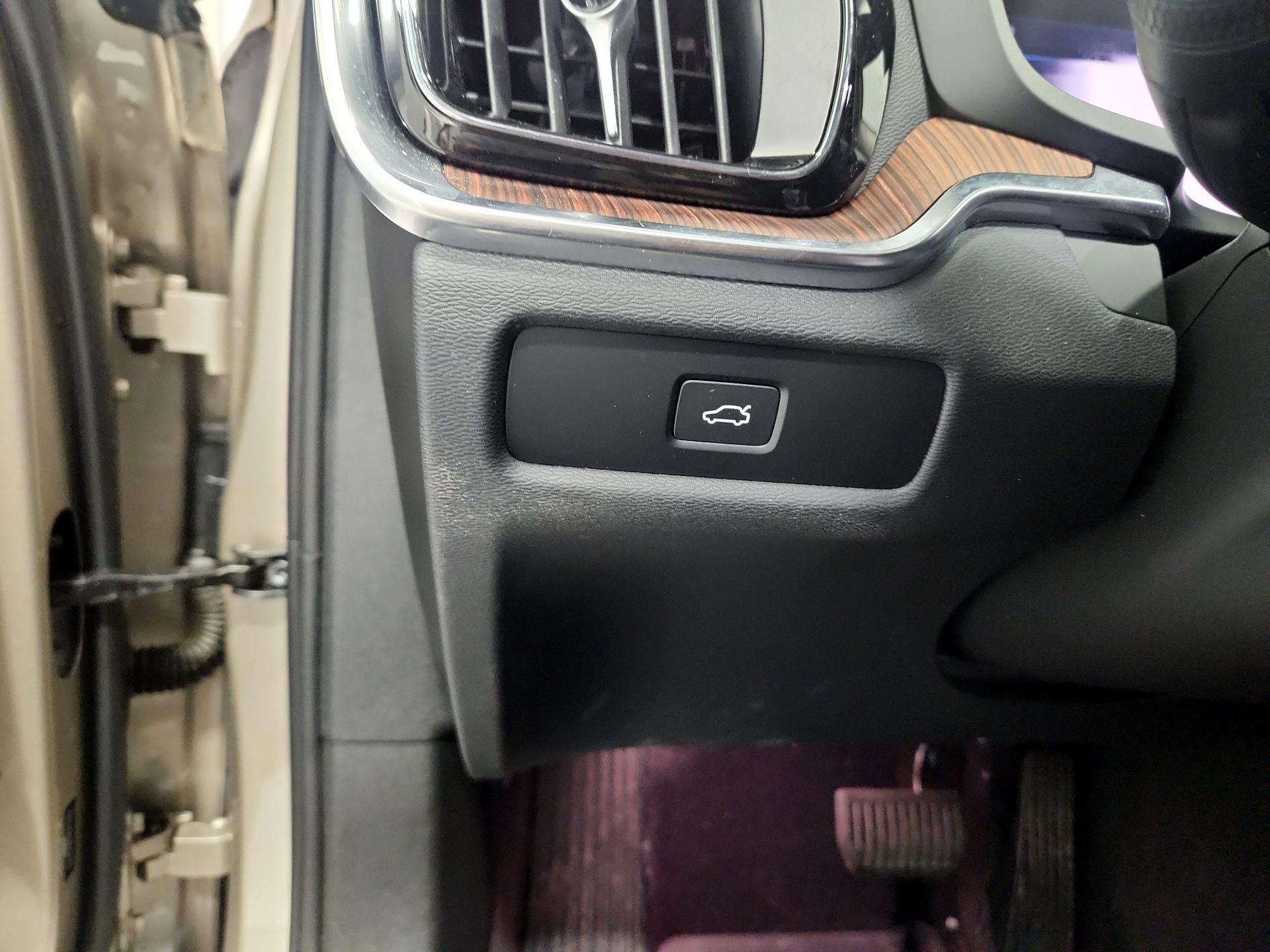 Thumbnail: 2024 Volvo S60 - 13