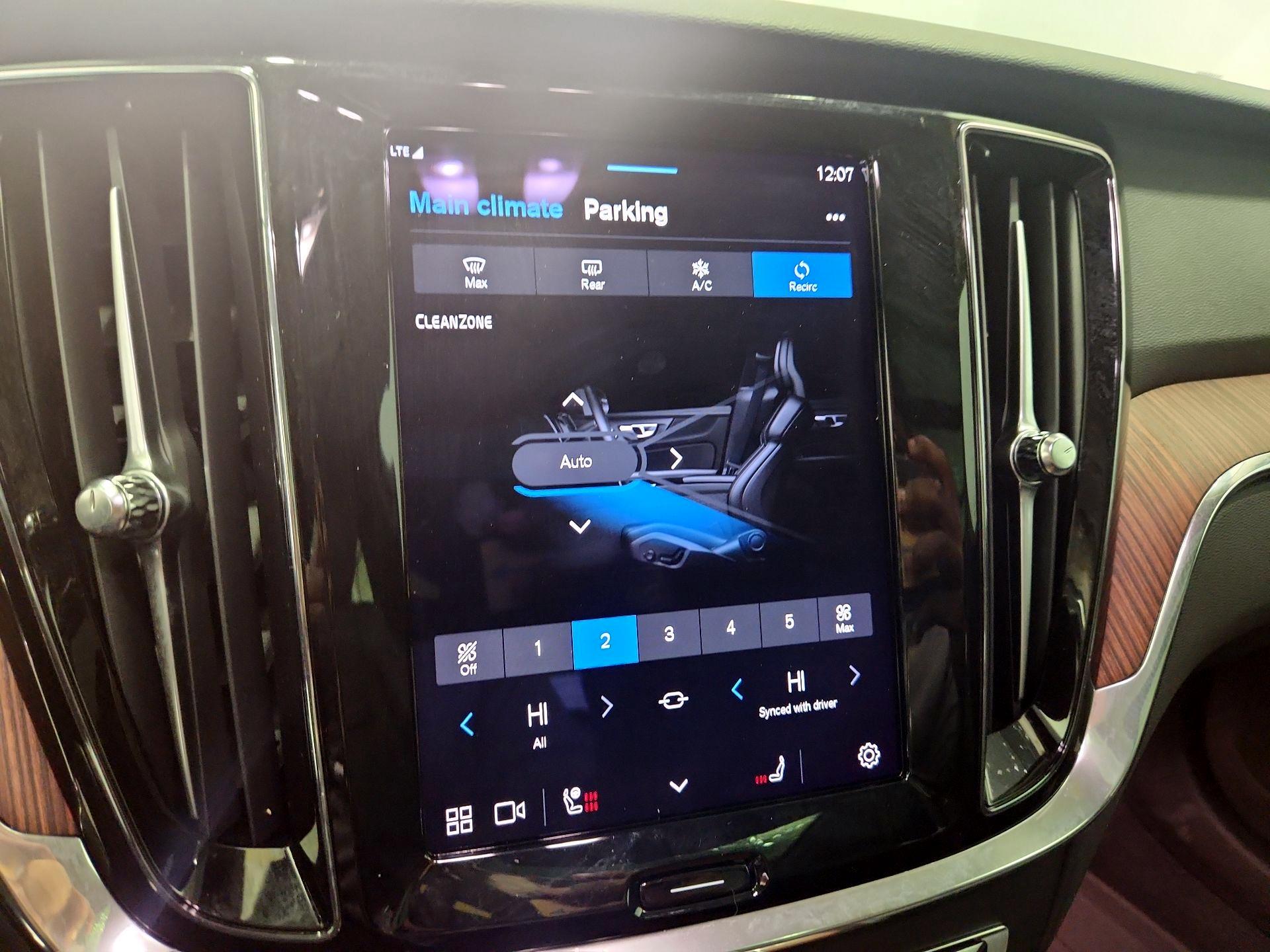 Thumbnail: 2024 Volvo S60 - 16