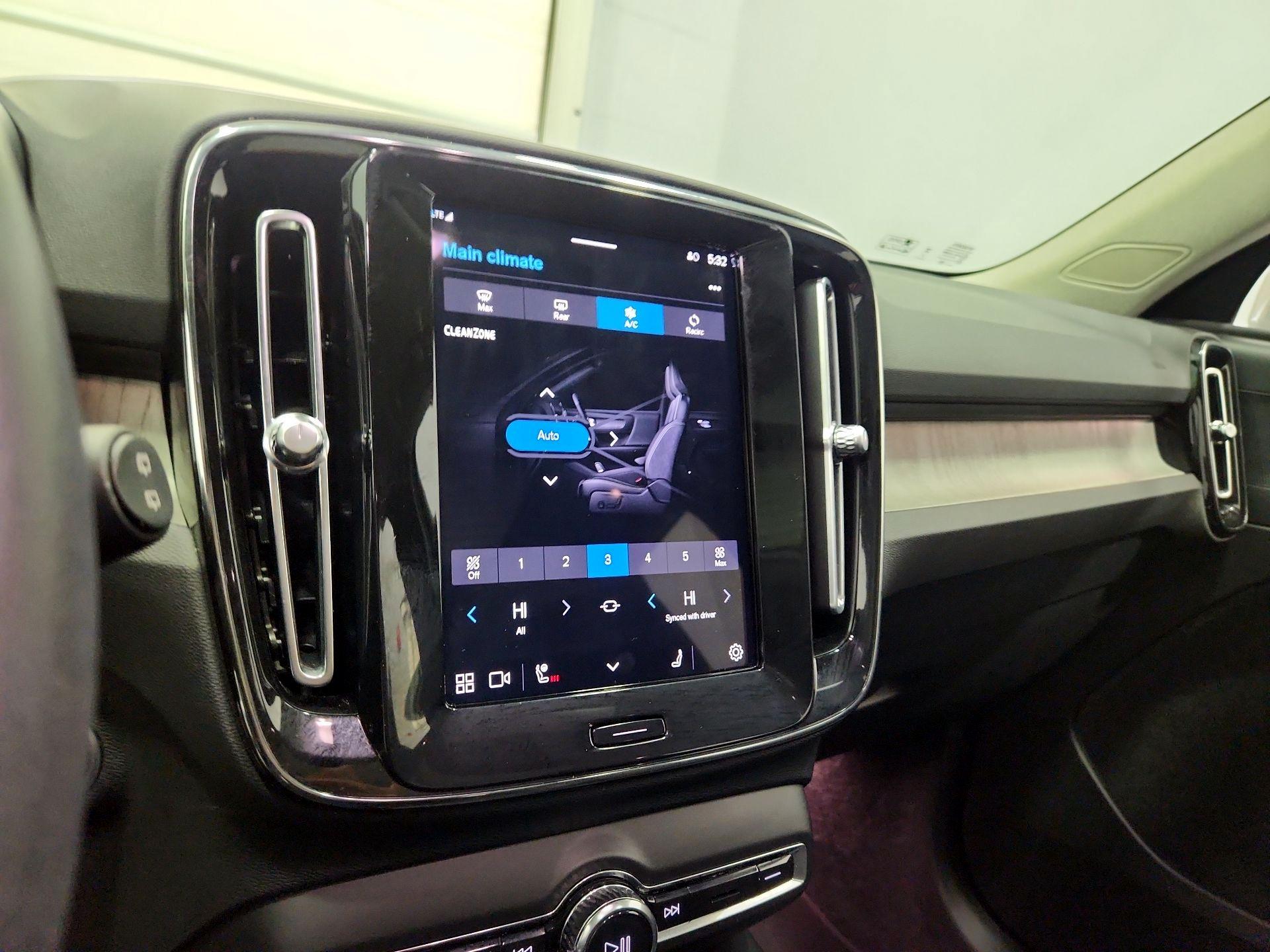 Thumbnail: 2024 Volvo XC40 - 16