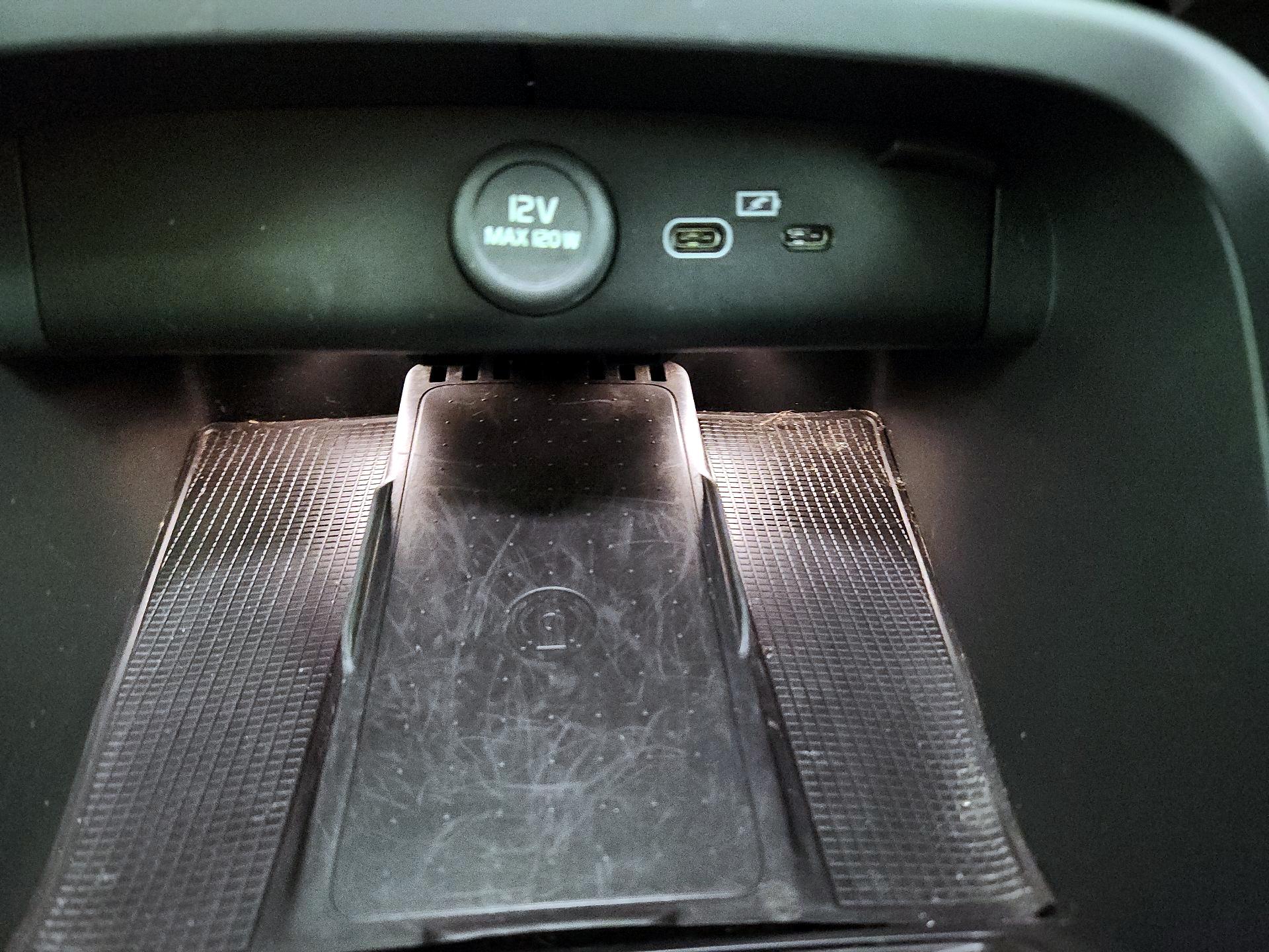 Thumbnail: 2024 Volvo XC40 - 18