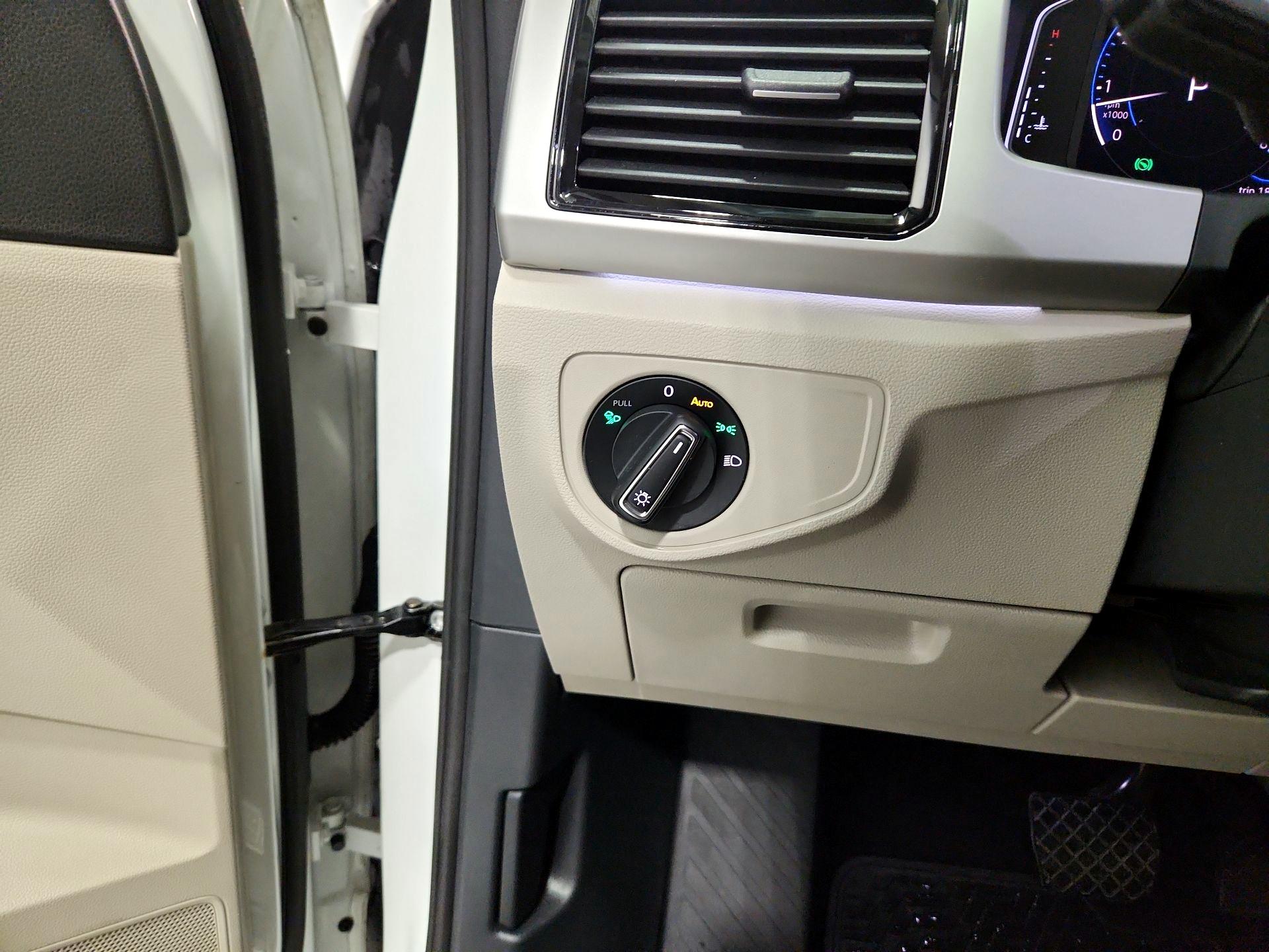 Thumbnail: 2021 Volkswagen Atlas - 13