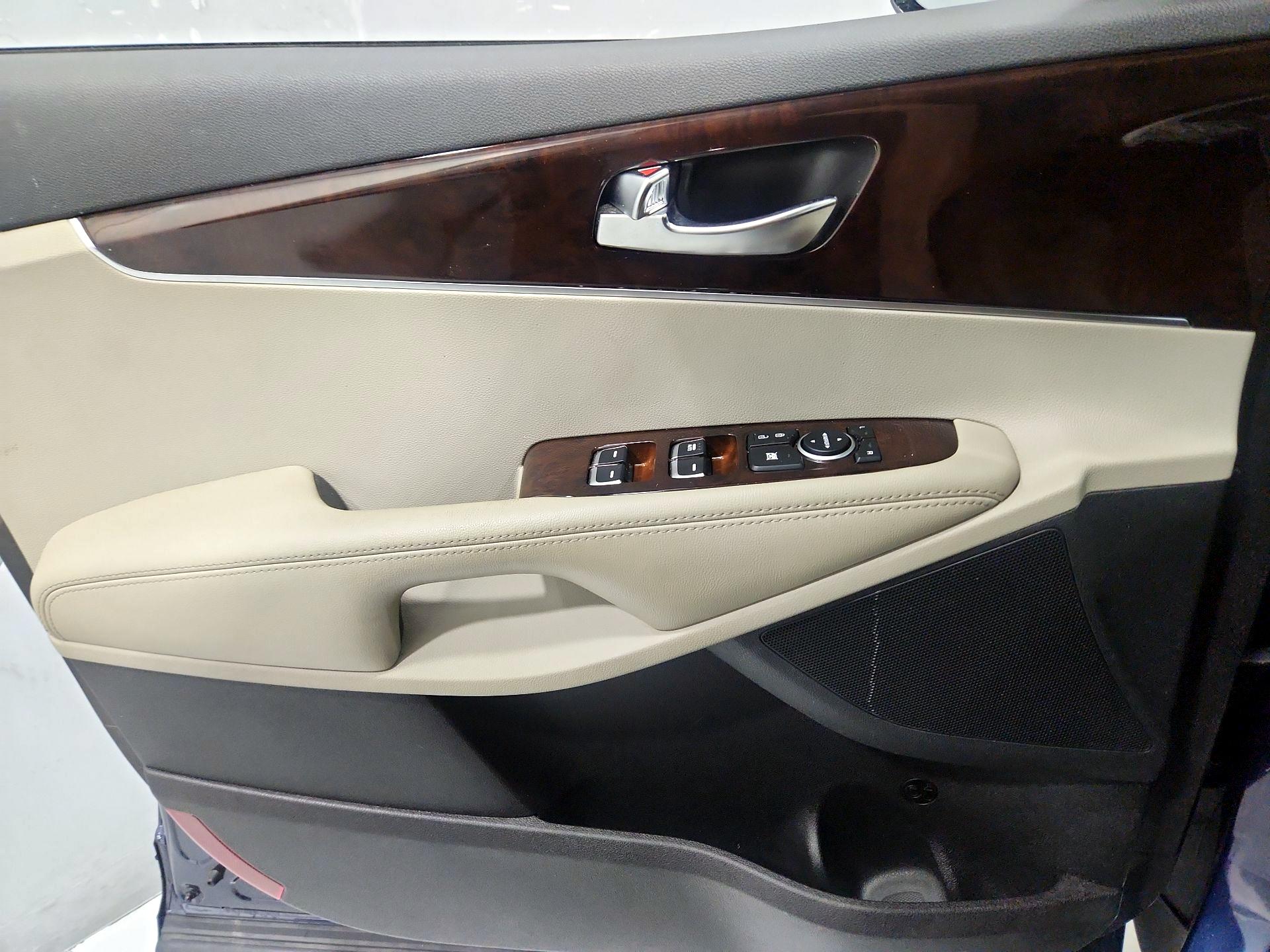 Thumbnail: 2018 Kia Sorento - 12