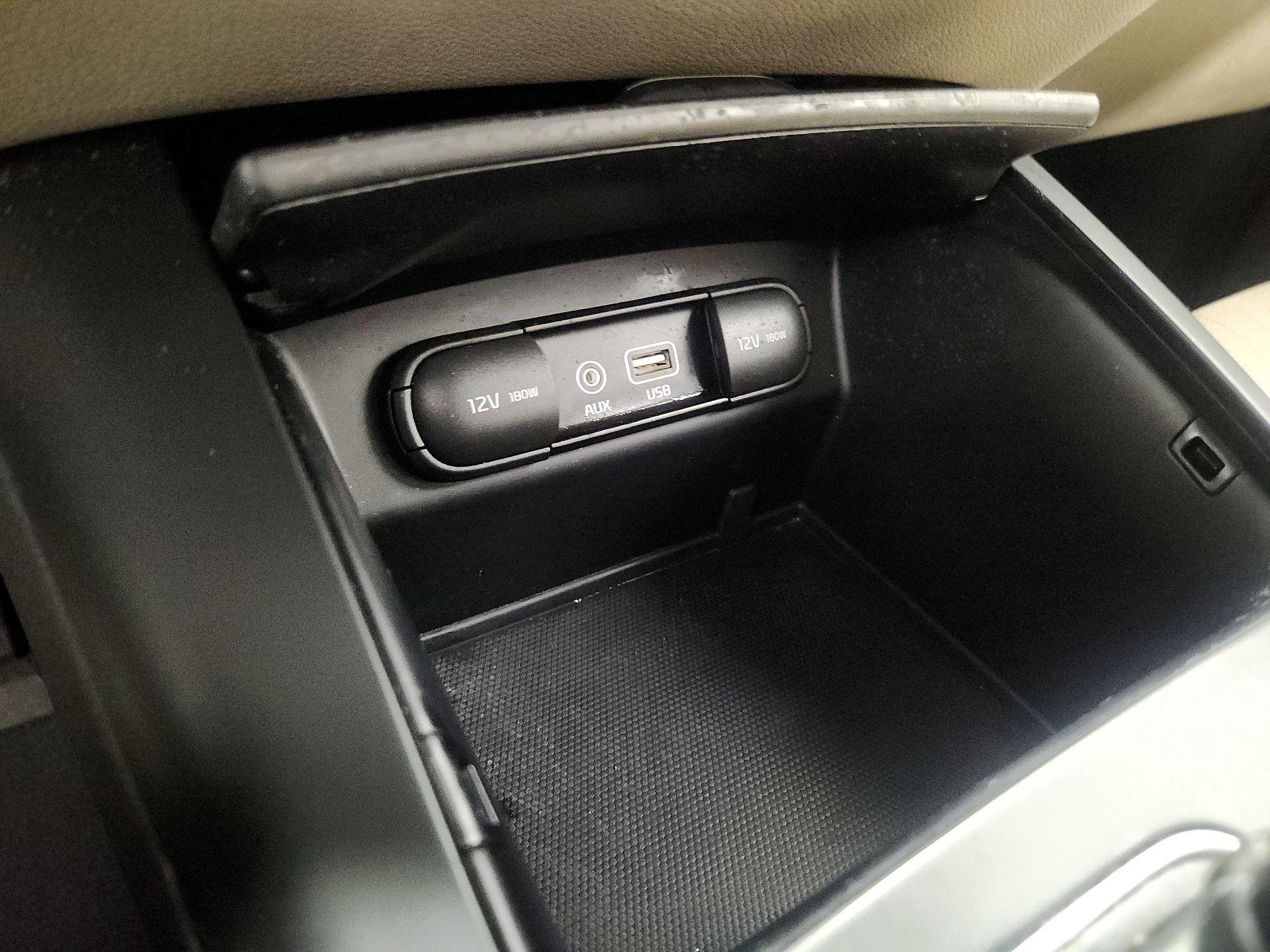 Thumbnail: 2018 Kia Sorento - 18