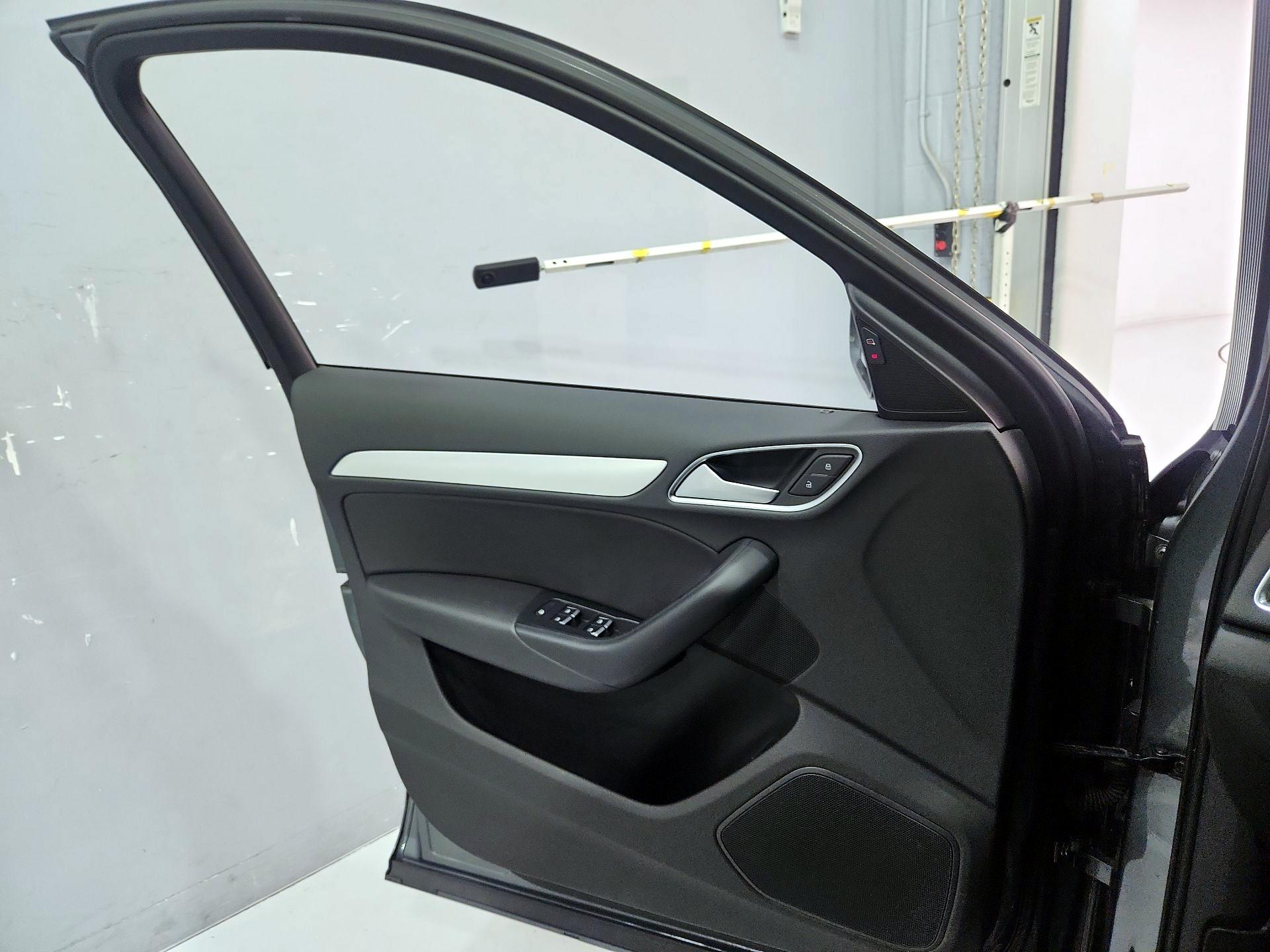 Thumbnail: 2016 Audi Q3 - 12