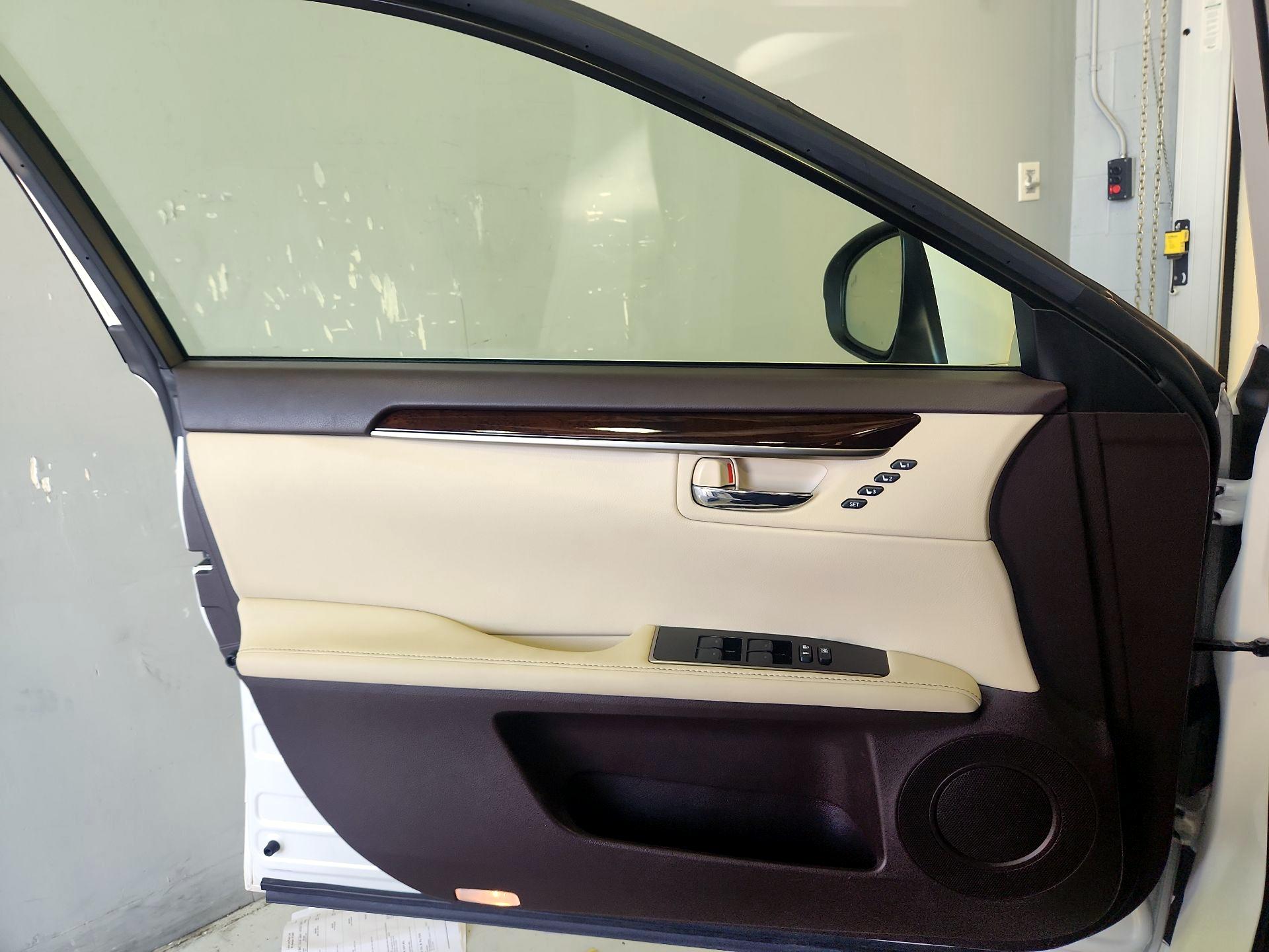 Thumbnail: 2016 Lexus ES - 12