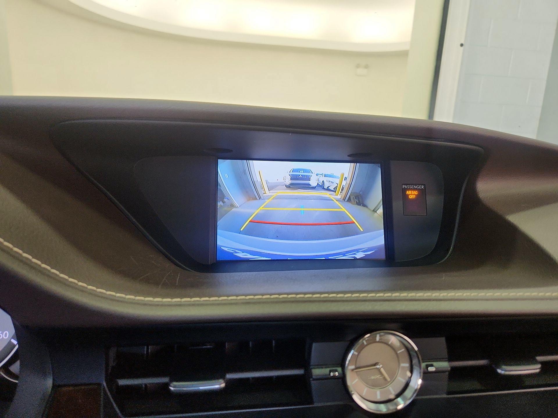 Thumbnail: 2016 Lexus ES - 15