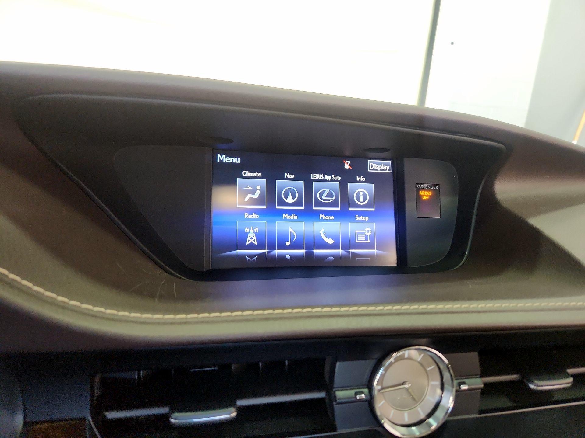 Thumbnail: 2016 Lexus ES - 16