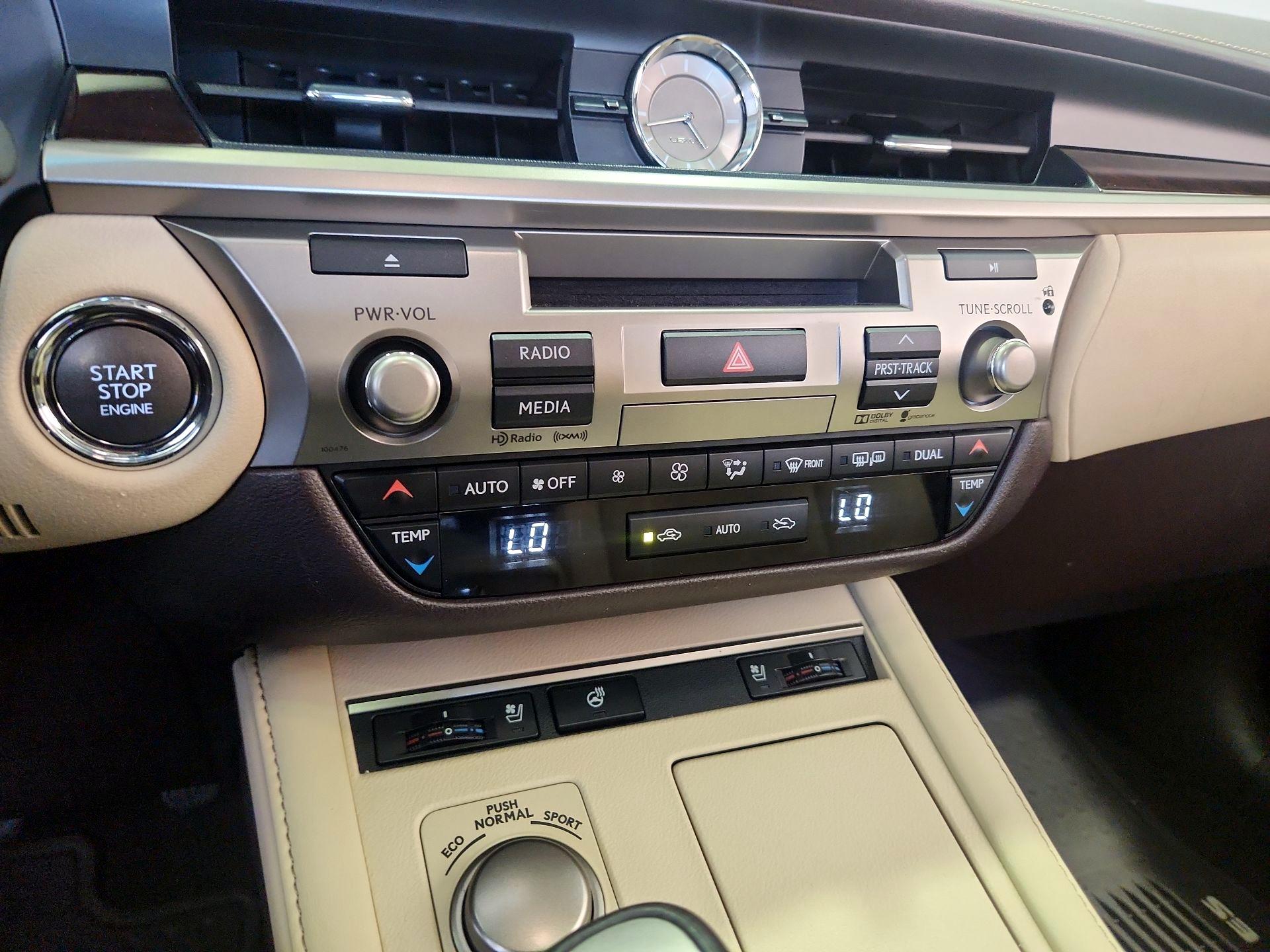 Thumbnail: 2016 Lexus ES - 17