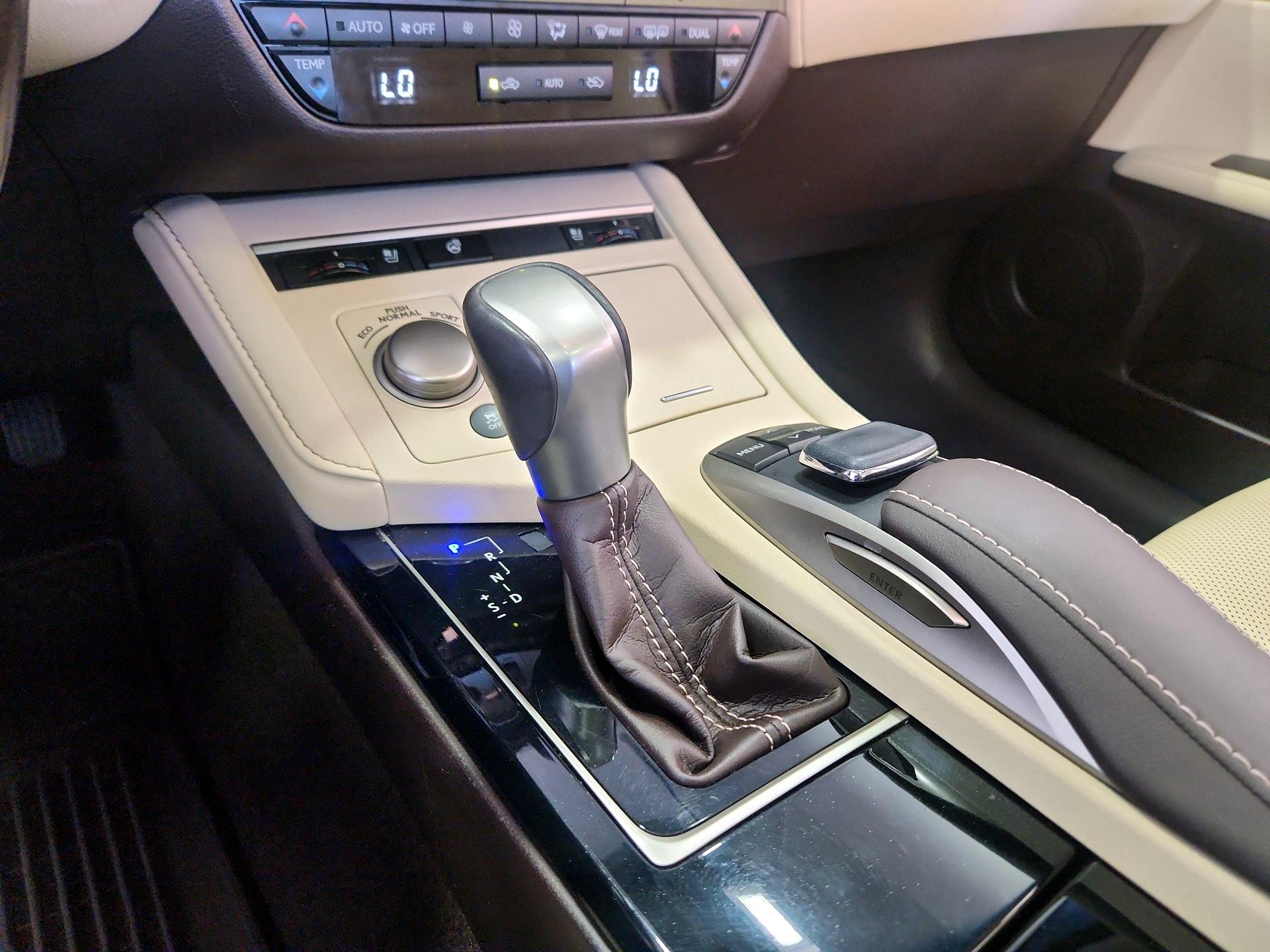 Thumbnail: 2016 Lexus ES - 18