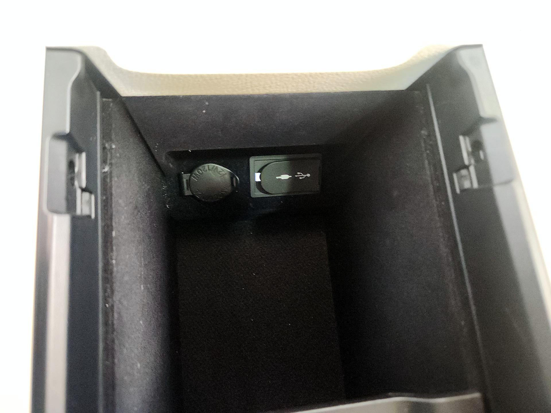 Thumbnail: 2016 Lexus ES - 19