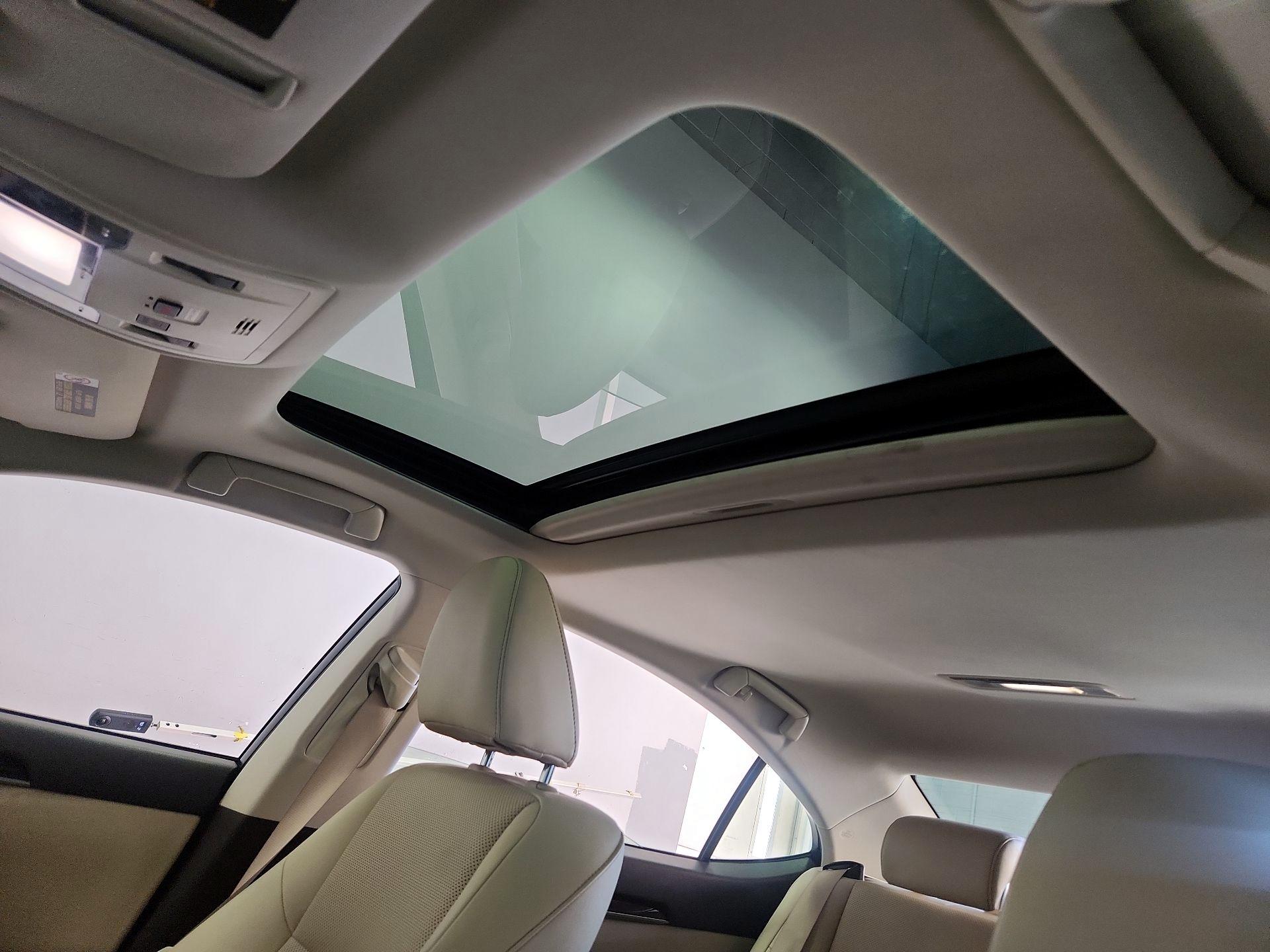 Thumbnail: 2016 Lexus ES - 20