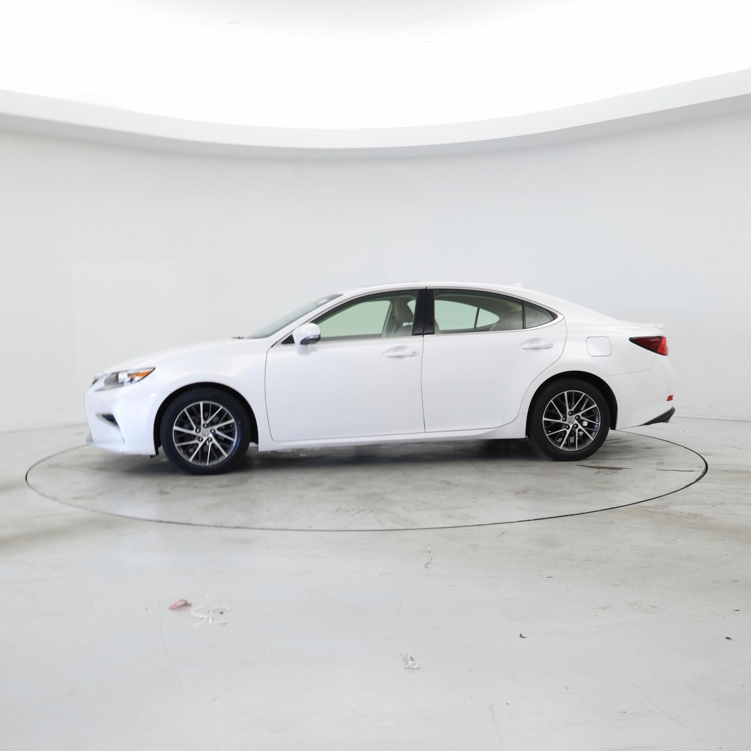 Thumbnail: 2016 Lexus ES - 3