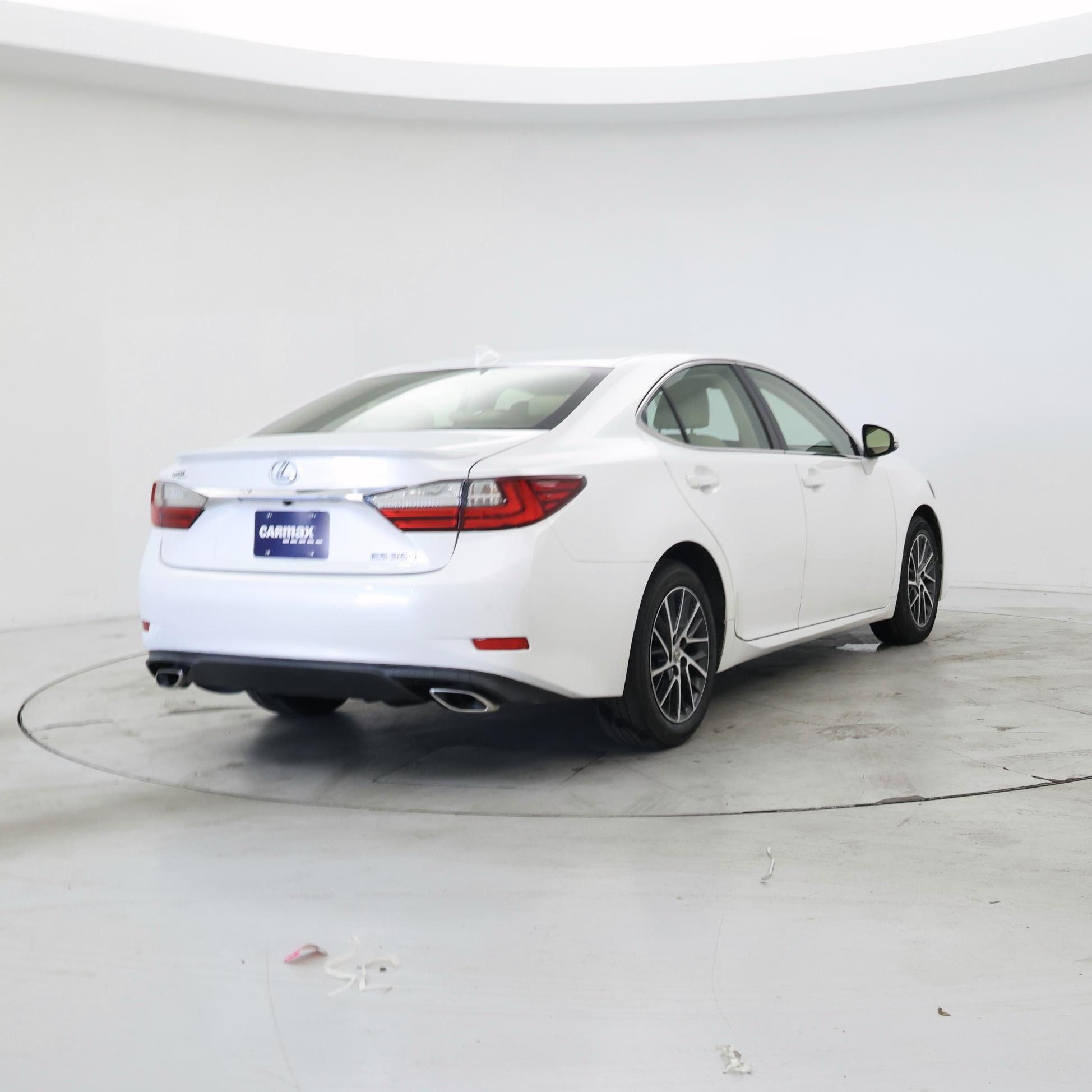 Thumbnail: 2016 Lexus ES - 8