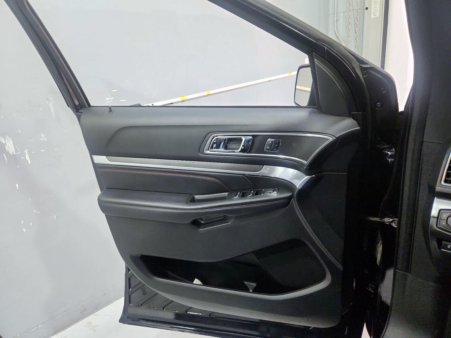 Thumbnail: 2016 Ford Explorer - 12