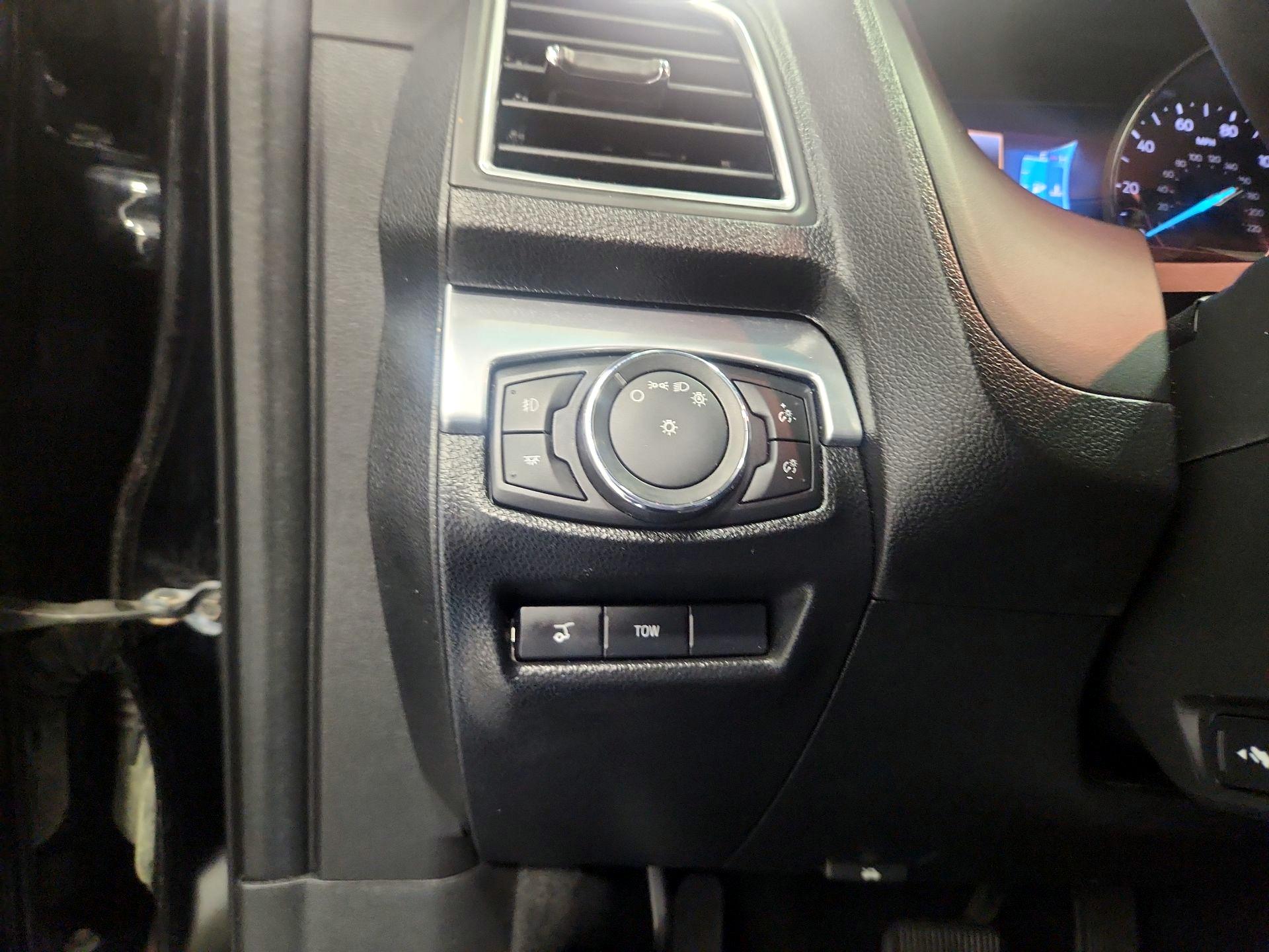 Thumbnail: 2016 Ford Explorer - 13