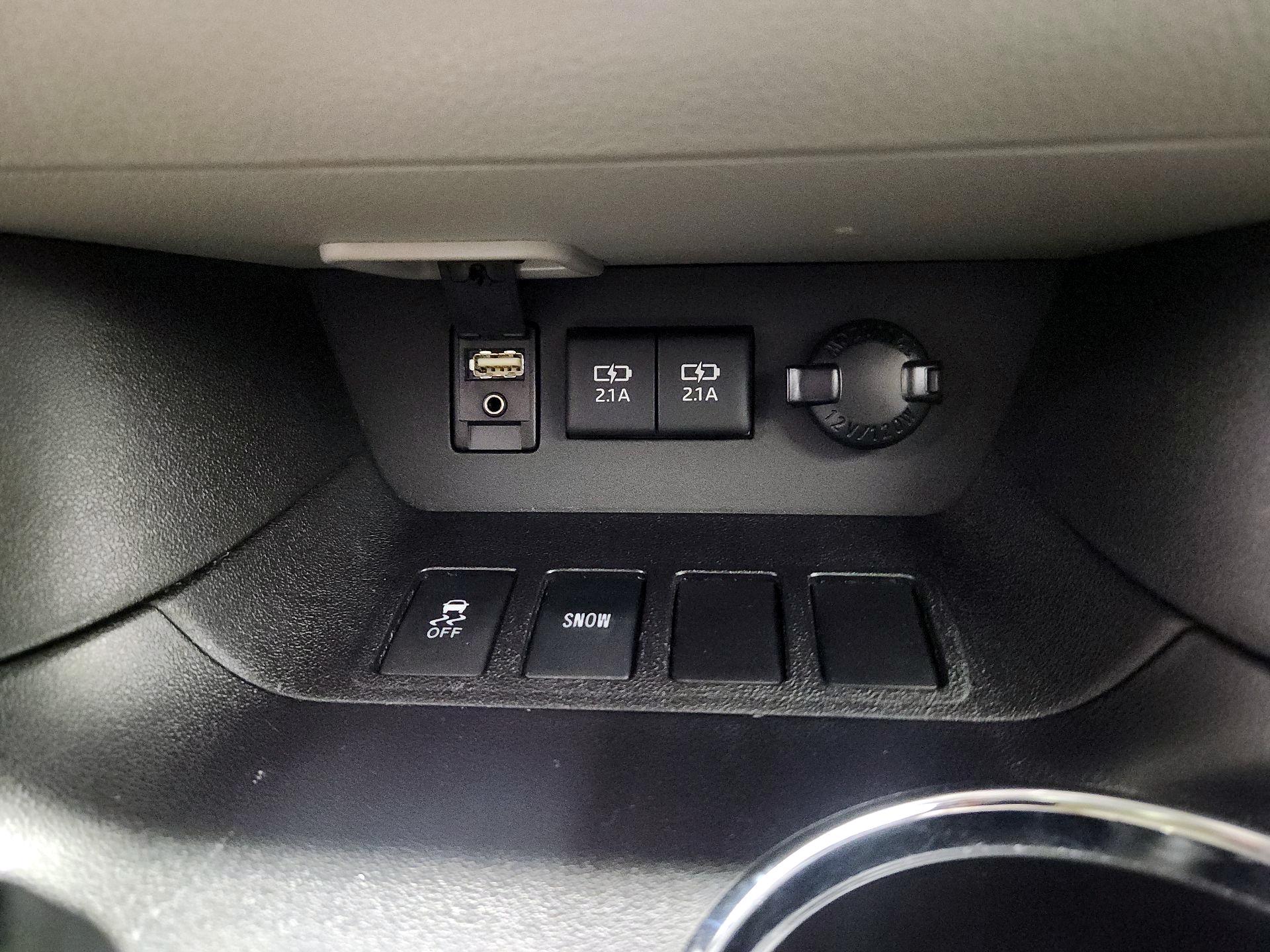 Thumbnail: 2018 Toyota Highlander - 18