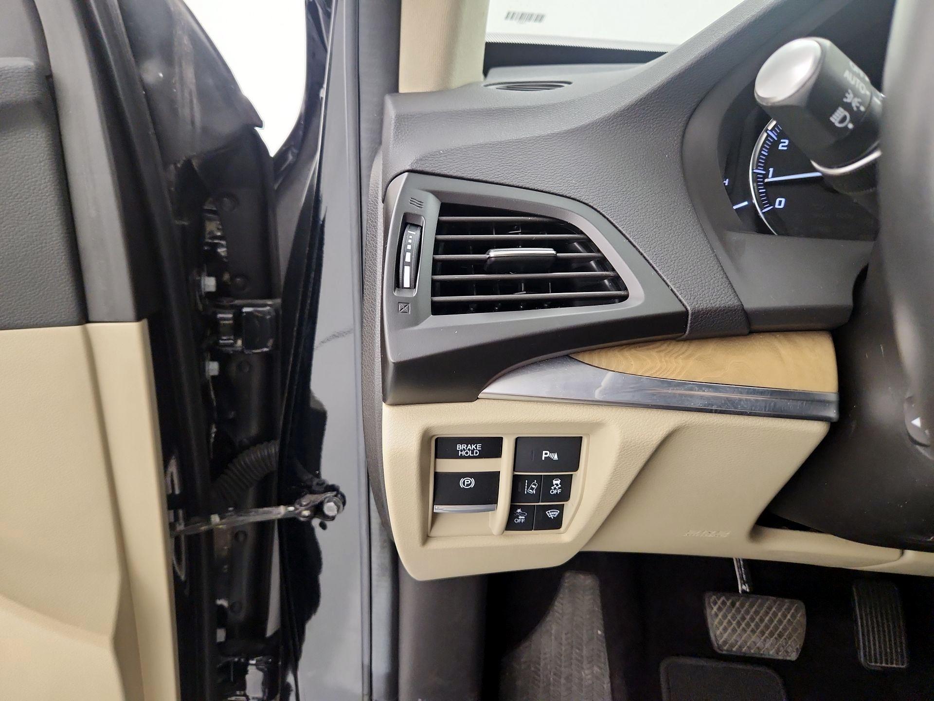 Thumbnail: 2020 Acura MDX - 13