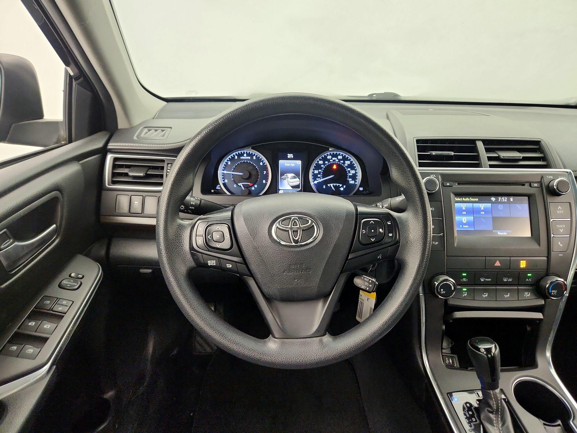 Thumbnail: 2016 Toyota Camry - 10