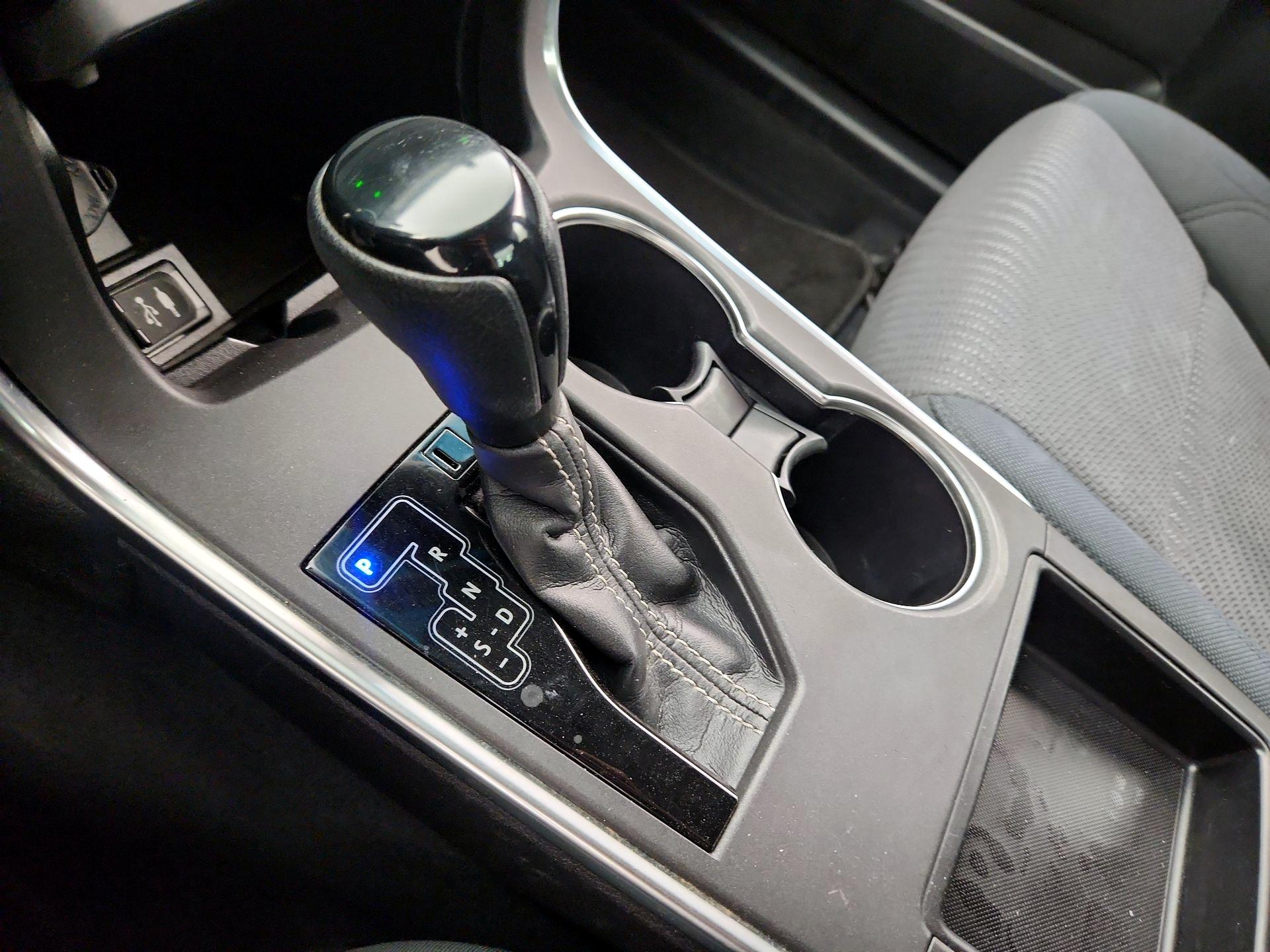 Thumbnail: 2016 Toyota Camry - 17