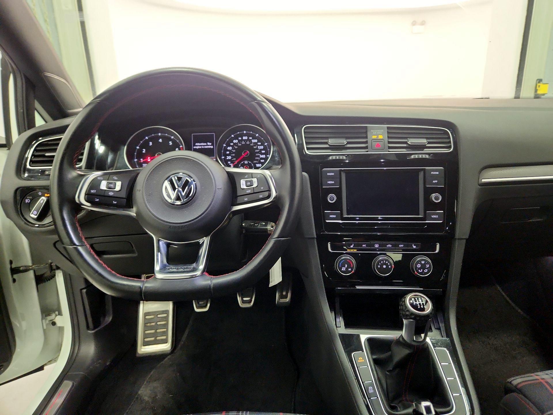 Thumbnail: 2021 Volkswagen Golf - 9