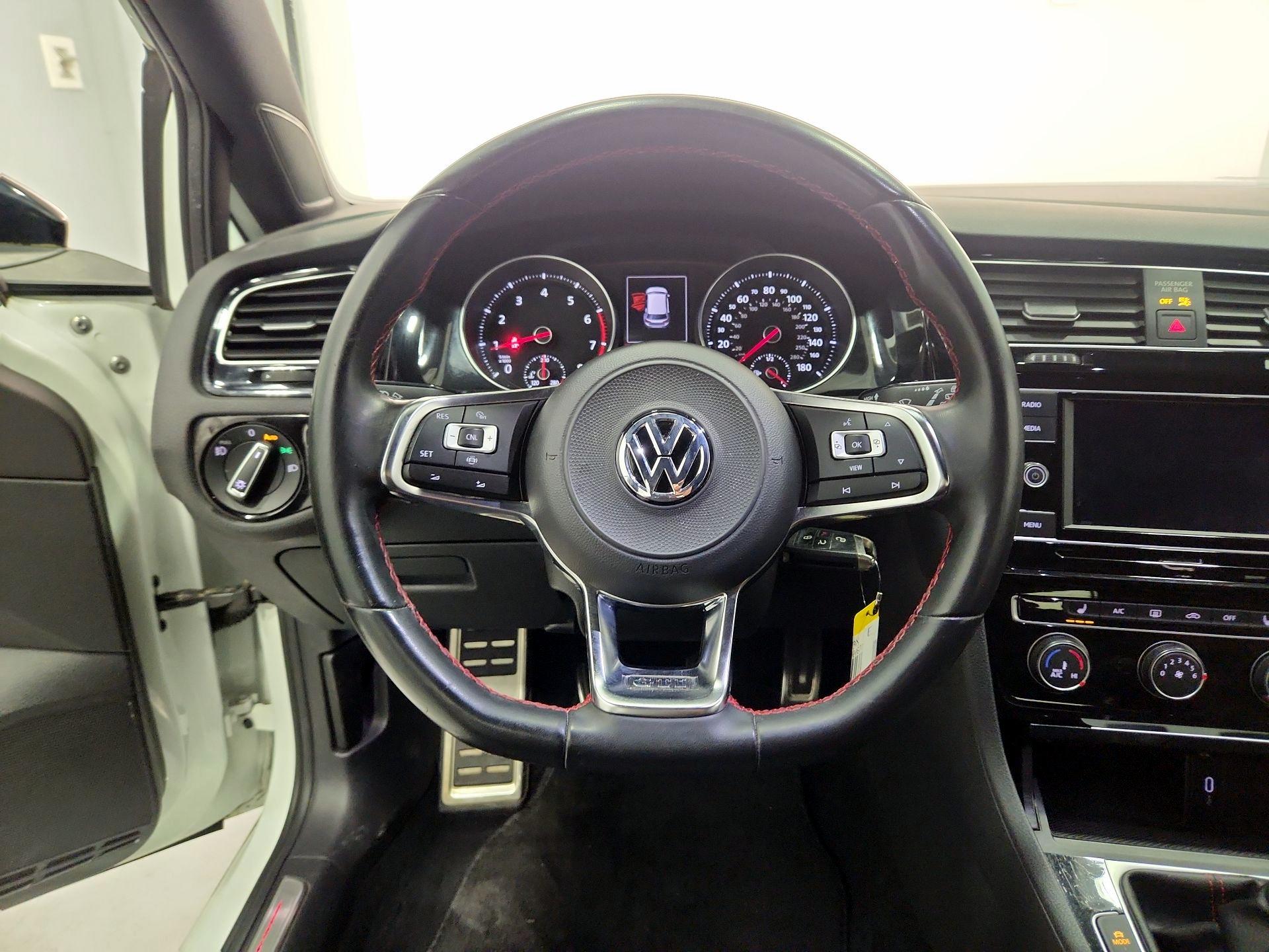 Thumbnail: 2021 Volkswagen Golf - 10