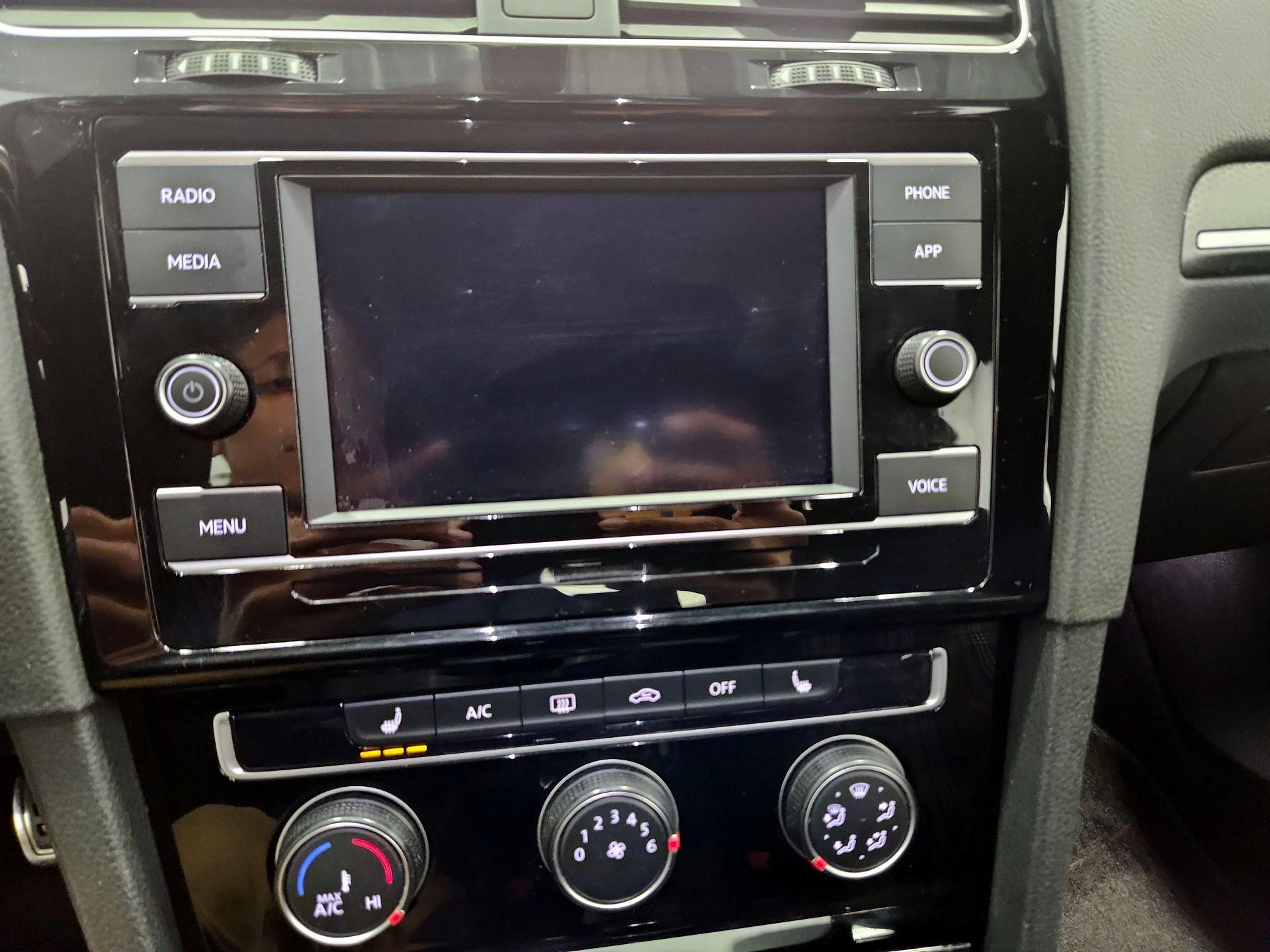 Thumbnail: 2021 Volkswagen Golf - 14