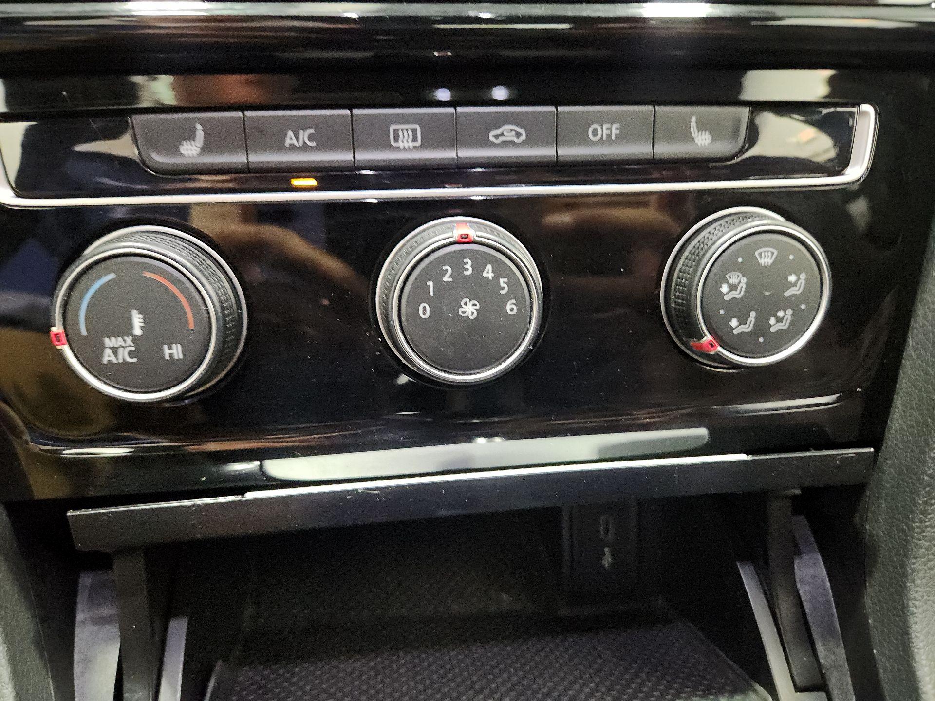 Thumbnail: 2021 Volkswagen Golf - 15