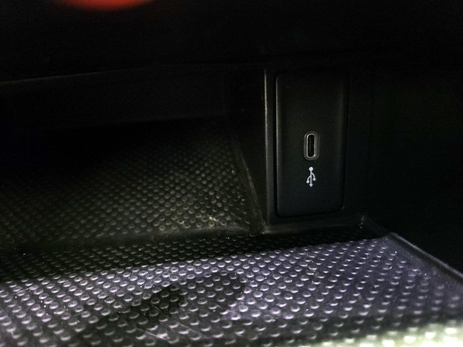 Thumbnail: 2021 Volkswagen Golf - 17