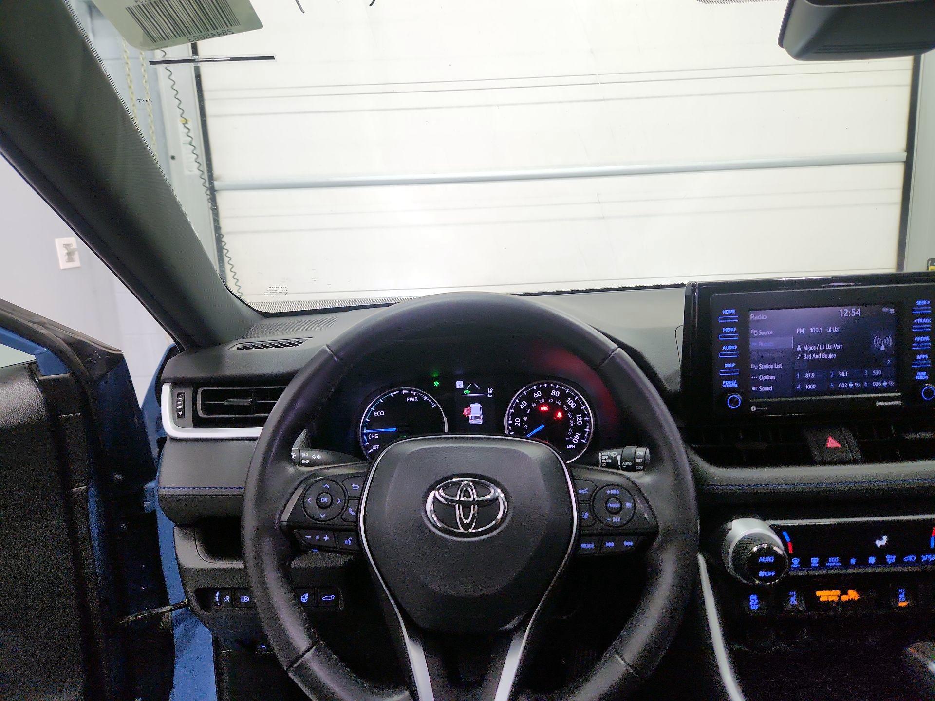 Thumbnail: 2022 Toyota RAV4 - 10