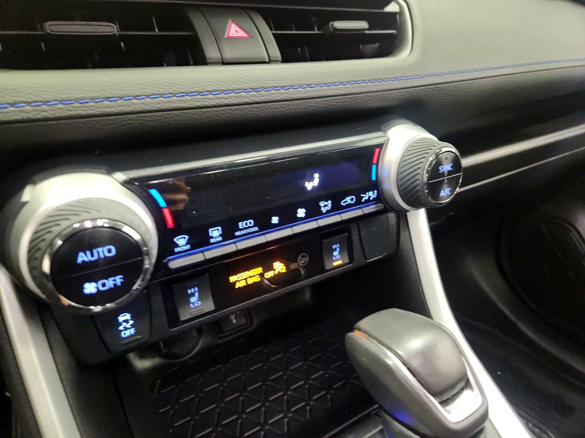 Thumbnail: 2022 Toyota RAV4 - 16