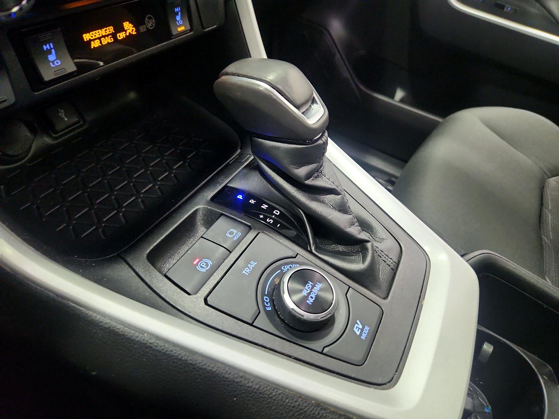 Thumbnail: 2022 Toyota RAV4 - 17