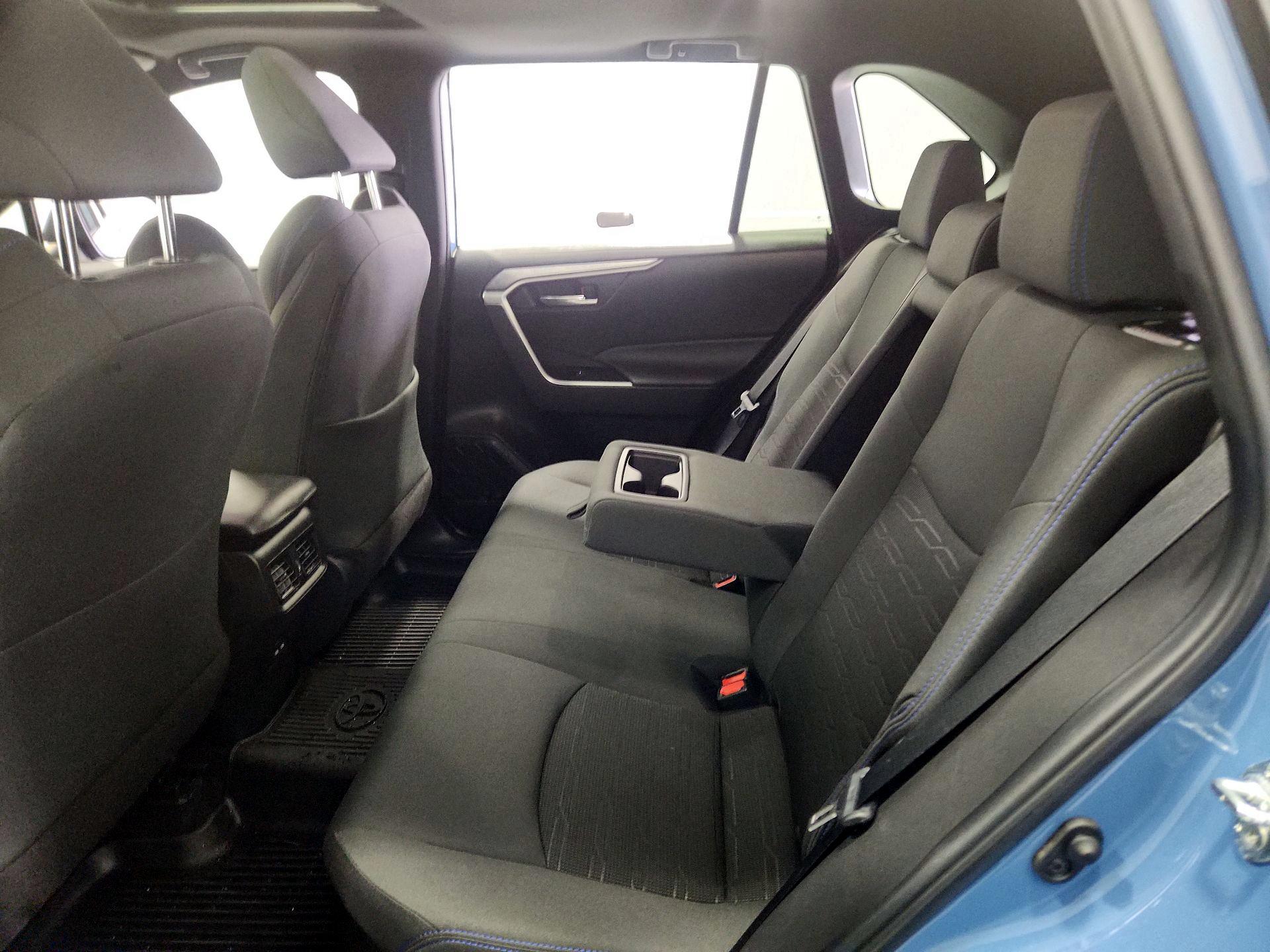 Thumbnail: 2022 Toyota RAV4 - 20