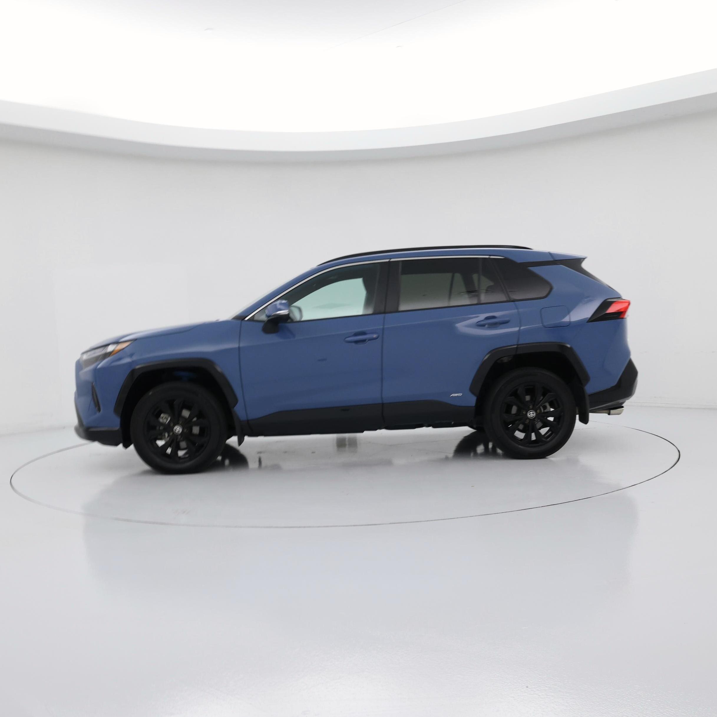 Thumbnail: 2022 Toyota RAV4 - 3