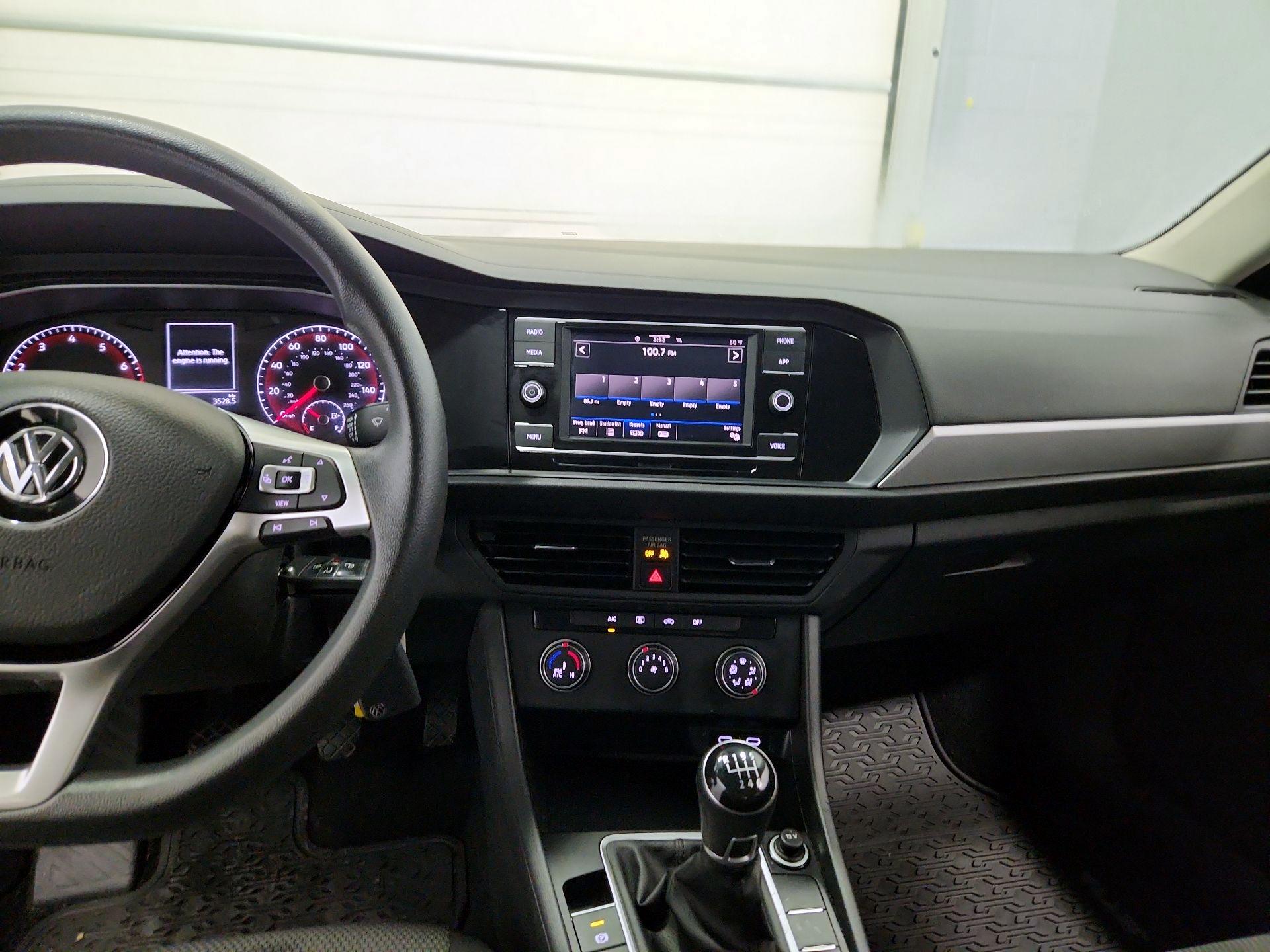 Thumbnail: 2021 Volkswagen Jetta - 9