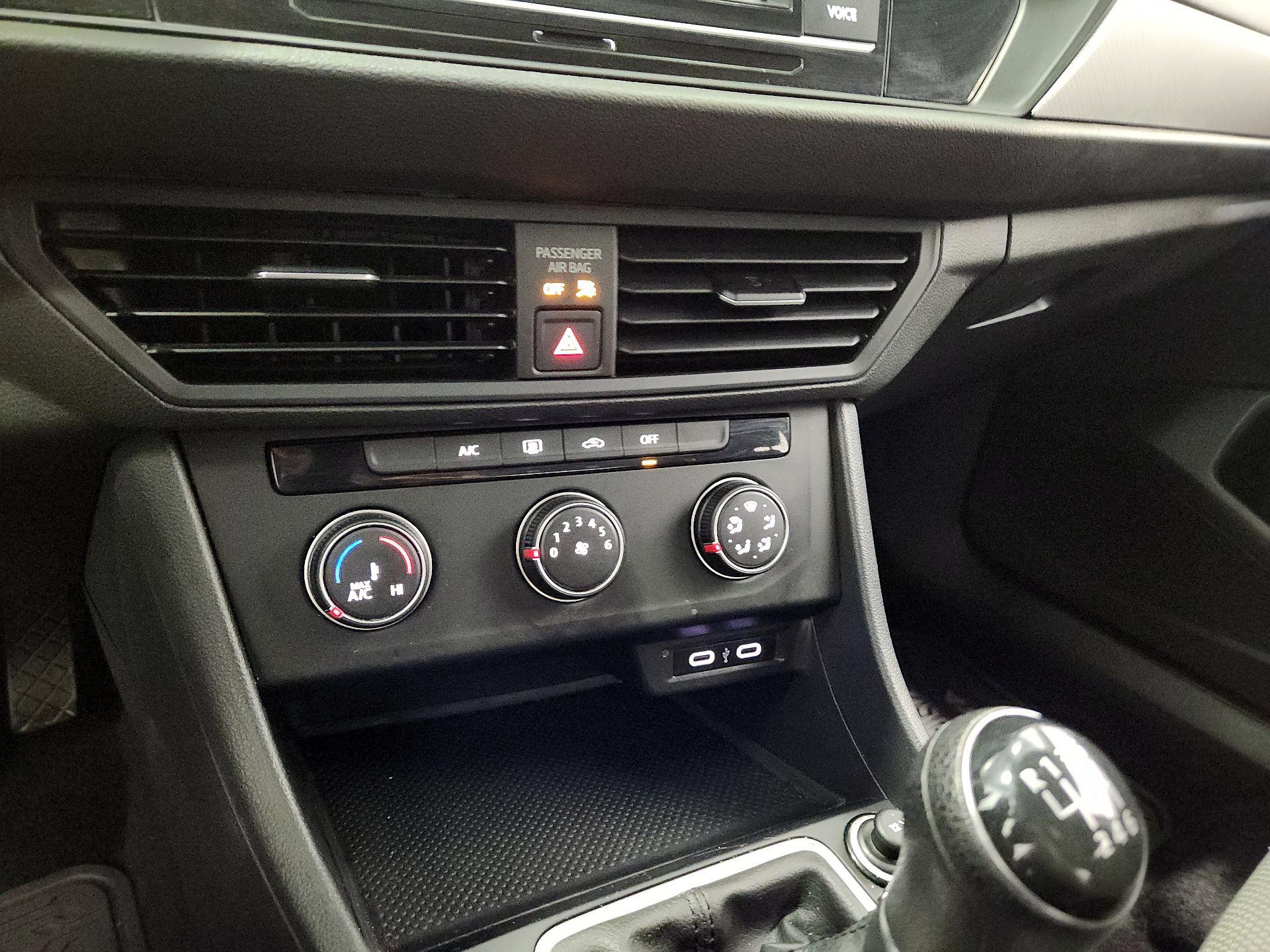 Thumbnail: 2021 Volkswagen Jetta - 16