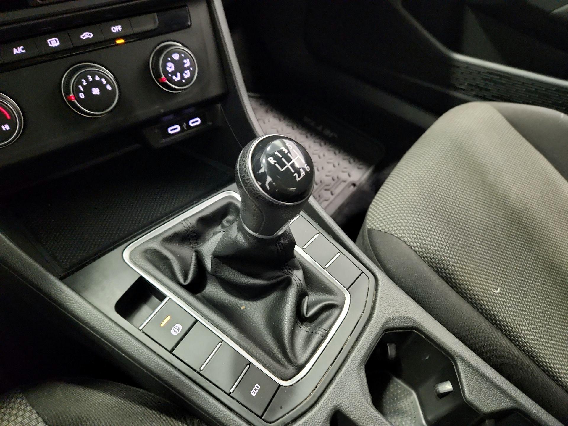 Thumbnail: 2021 Volkswagen Jetta - 17