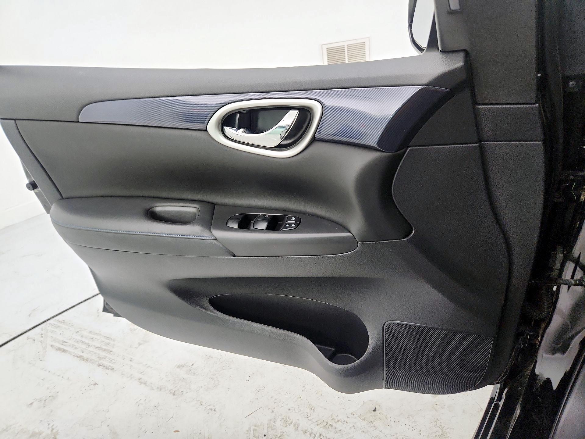 Thumbnail: 2017 Nissan Sentra - 12