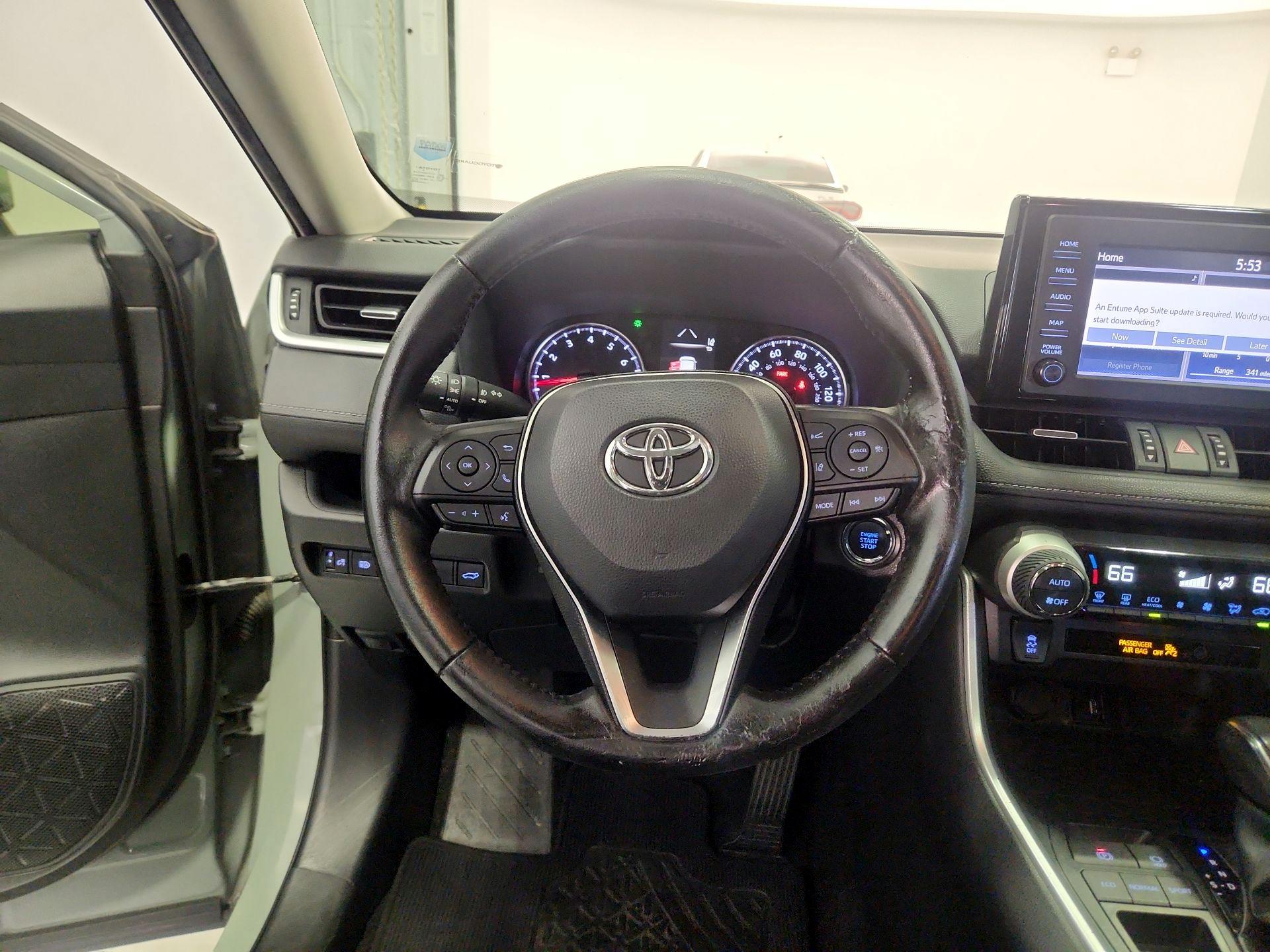 Thumbnail: 2019 Toyota RAV4 - 10