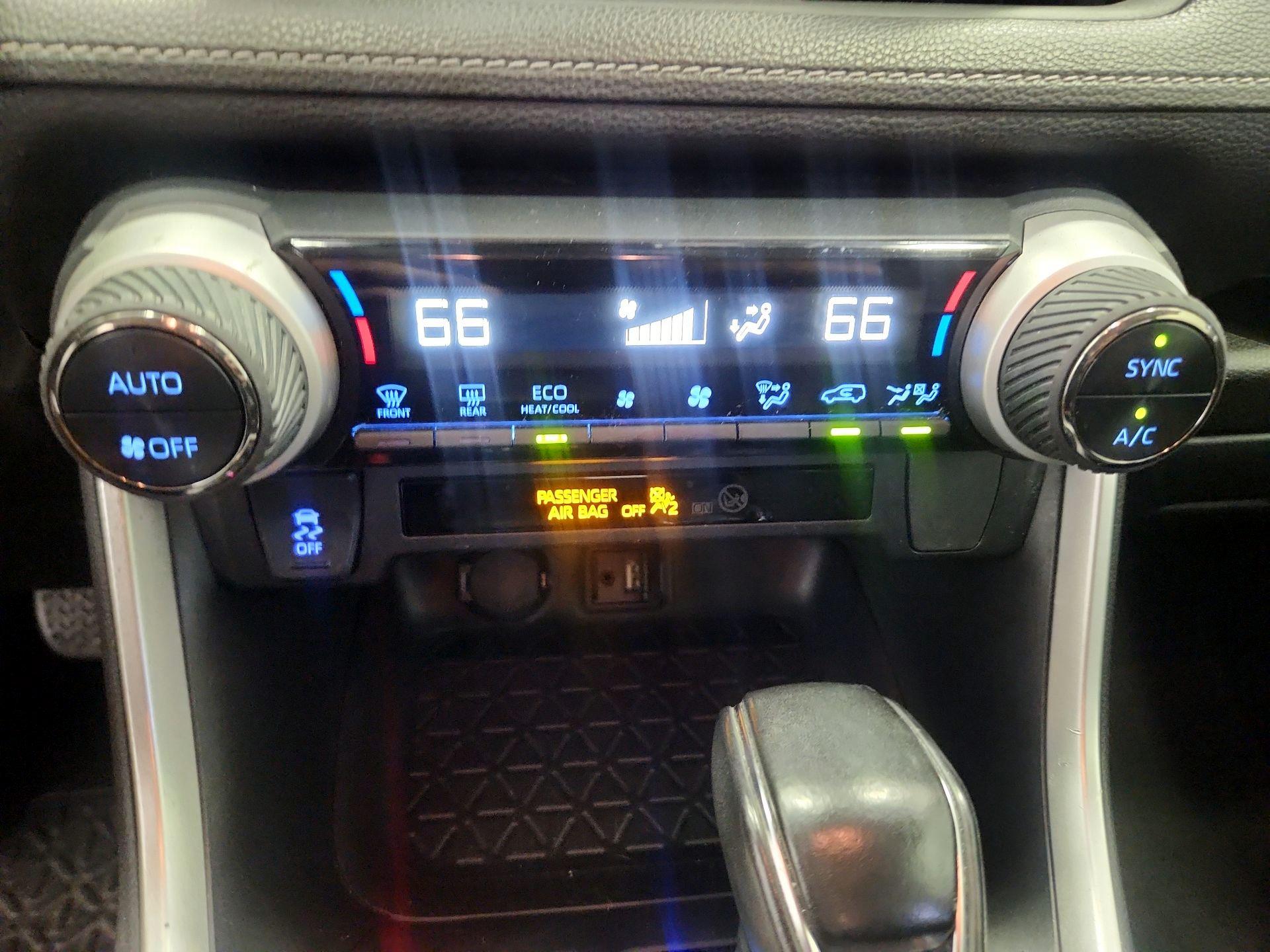 Thumbnail: 2019 Toyota RAV4 - 16