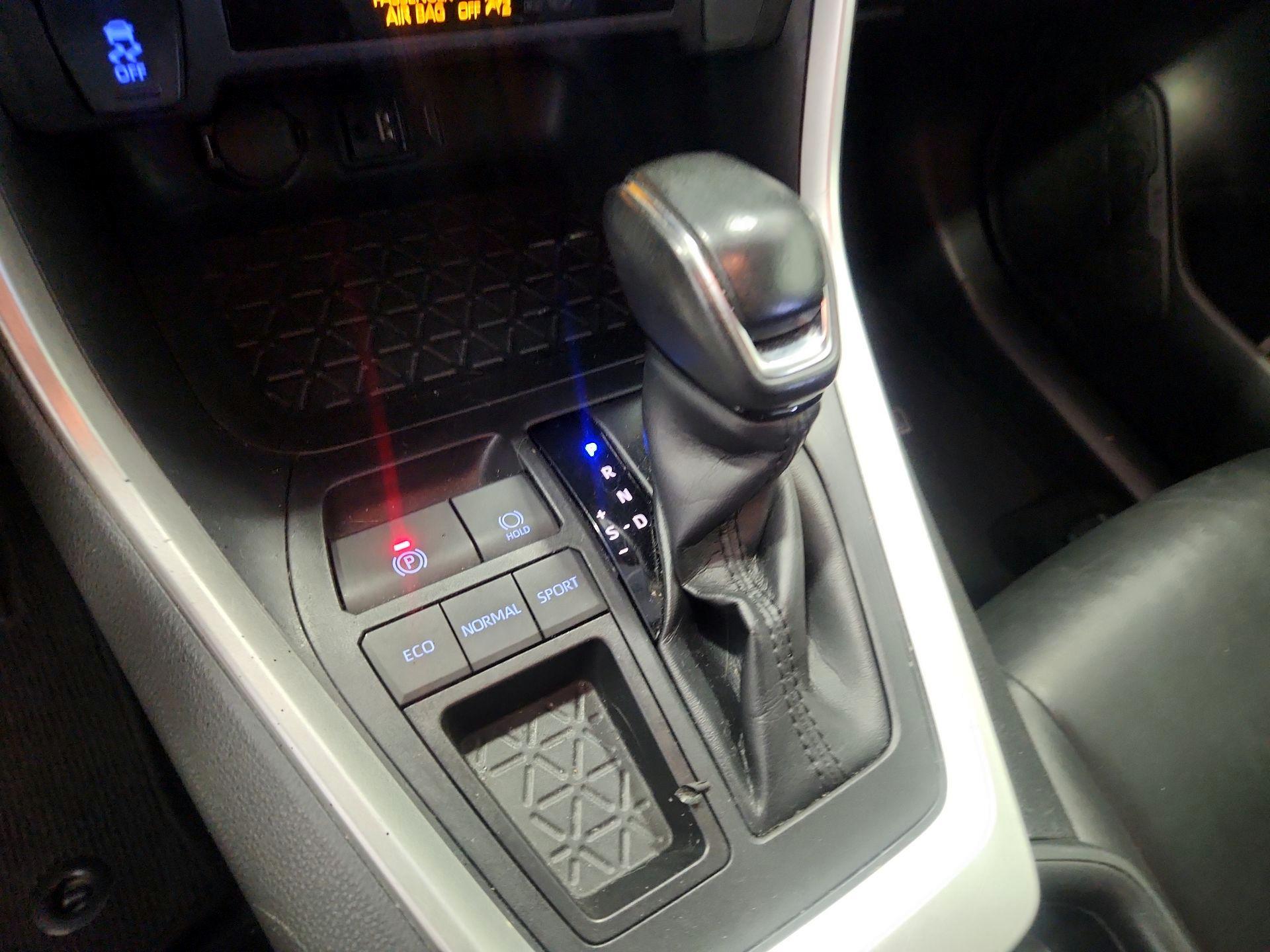 Thumbnail: 2019 Toyota RAV4 - 17