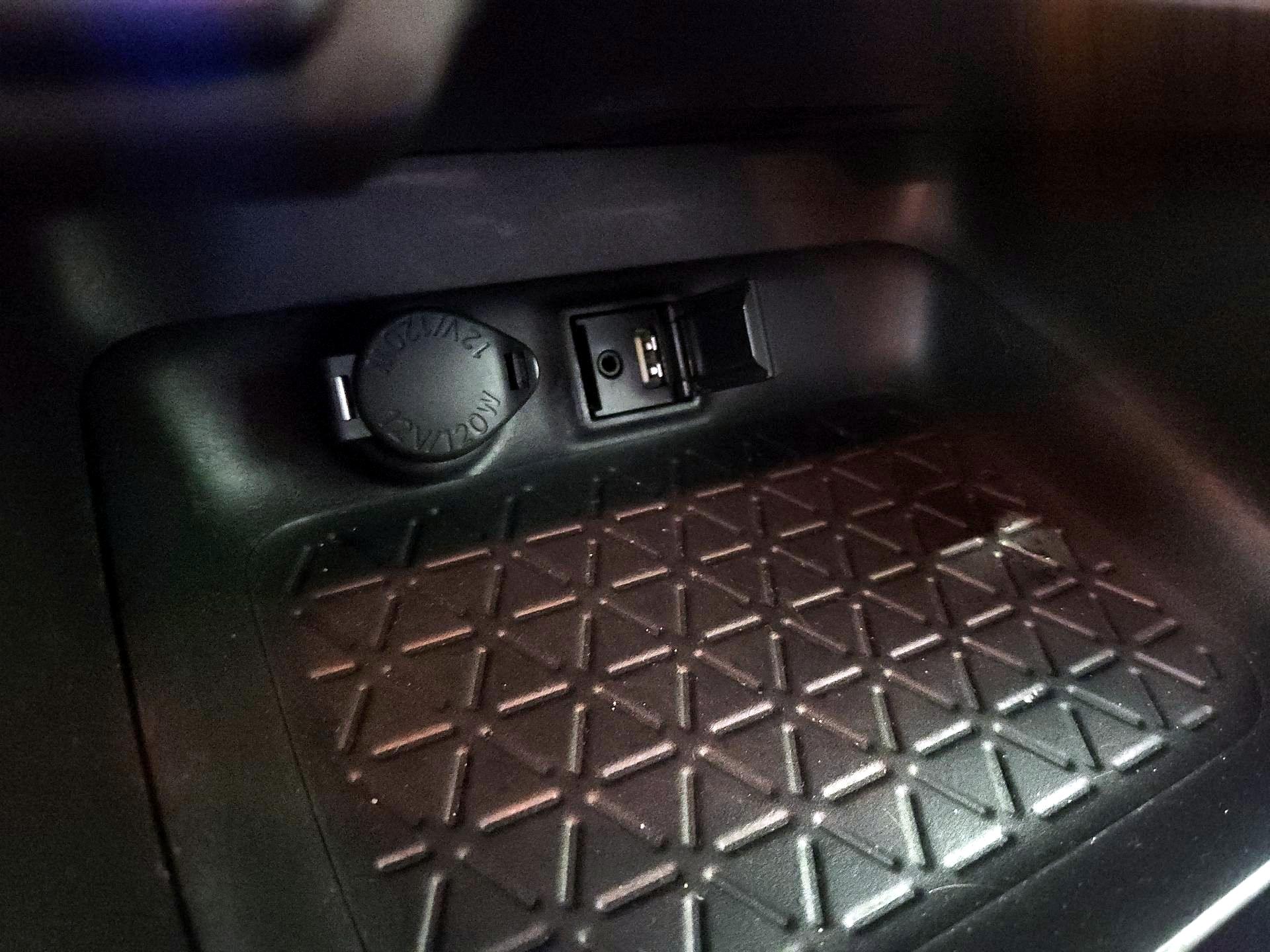 Thumbnail: 2019 Toyota RAV4 - 18